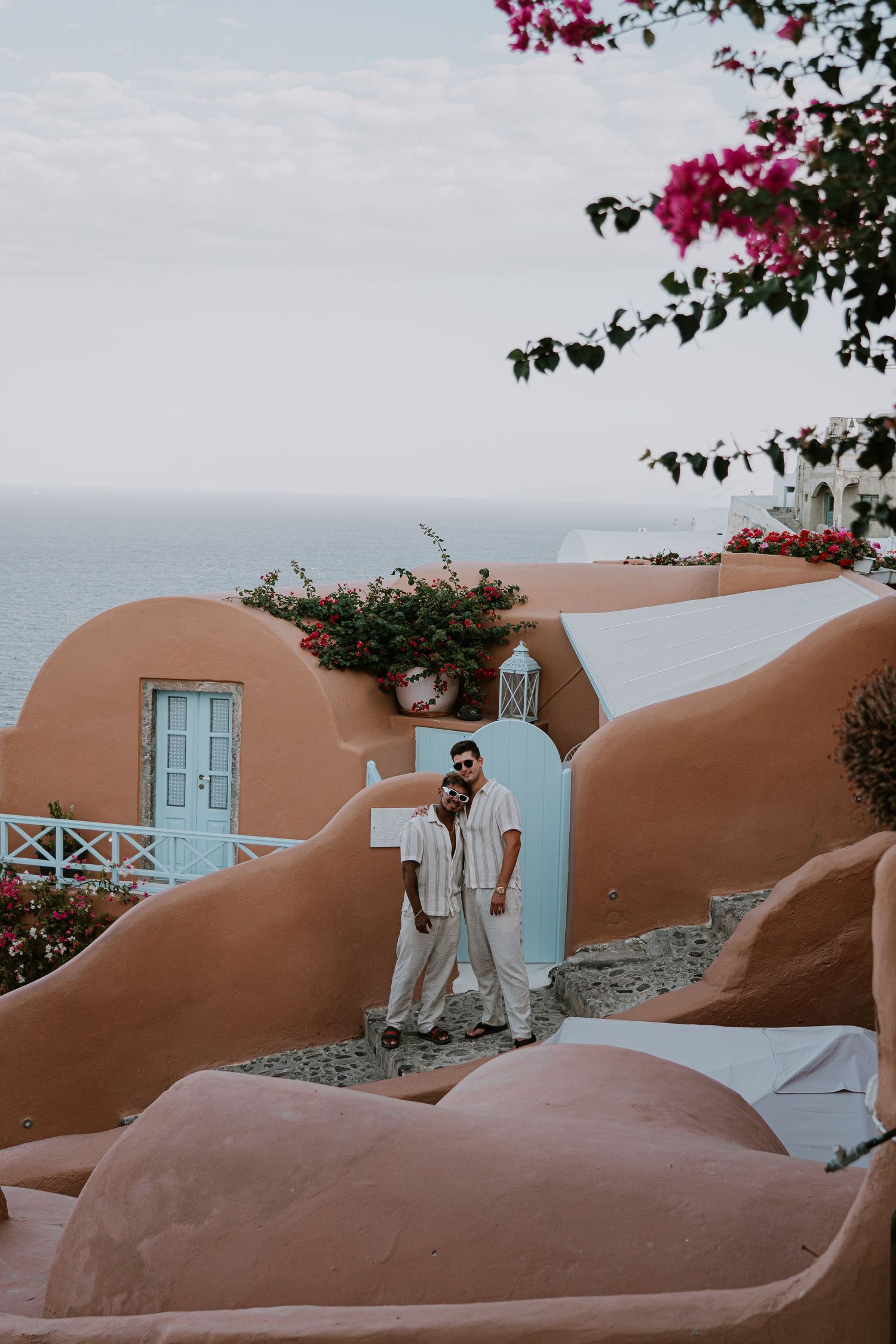 santorini engagement photoshoot cinematic couple oia santorini photographer luxury session