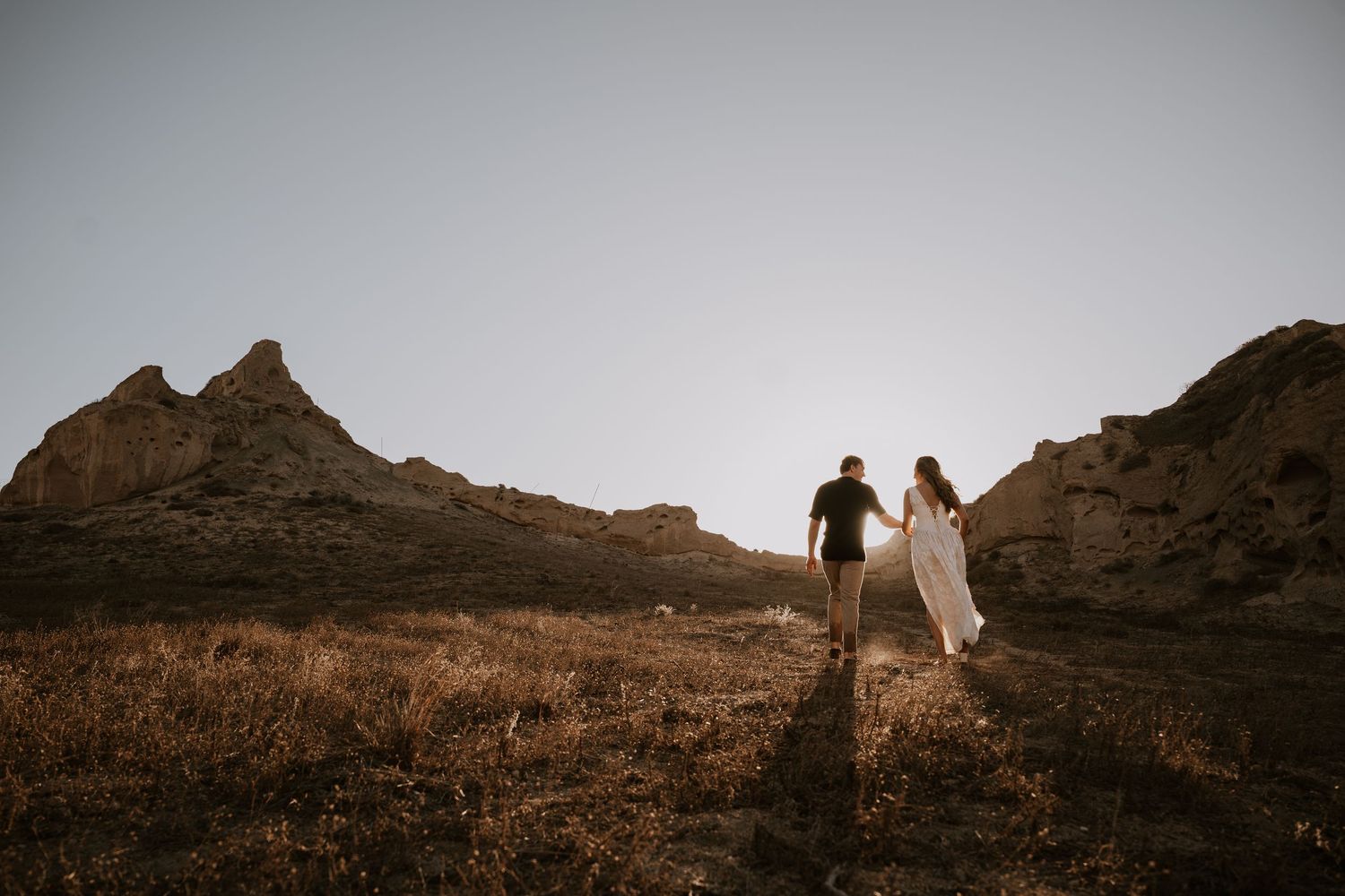 santorini engagement photoshoot cinematic couple photography oia santorini photographer luxury session