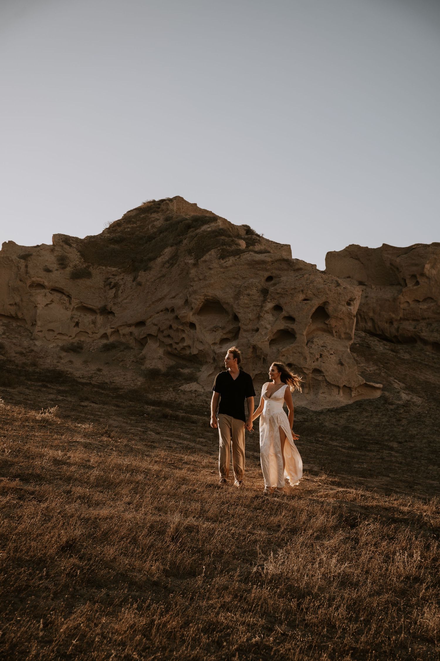 santorini engagement photoshoot cinematic couple photography oia santorini photographer luxury session