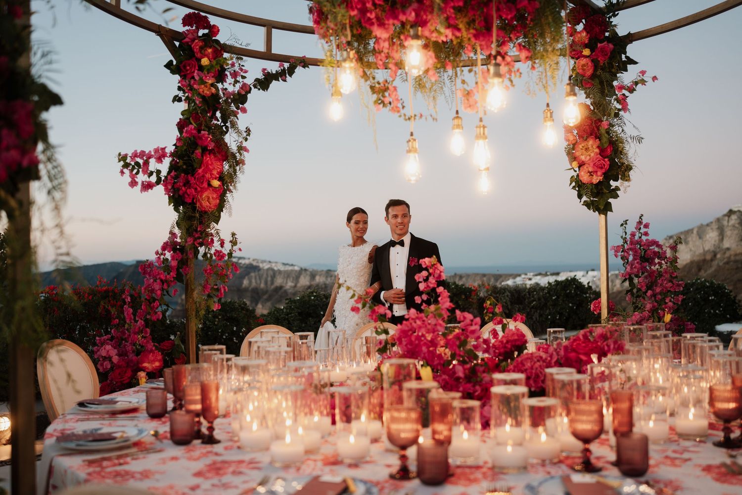luxury santorini wedding photography caldera view bride groom golden hour santorini photographer

santorini proposal photoshoot romantic cou