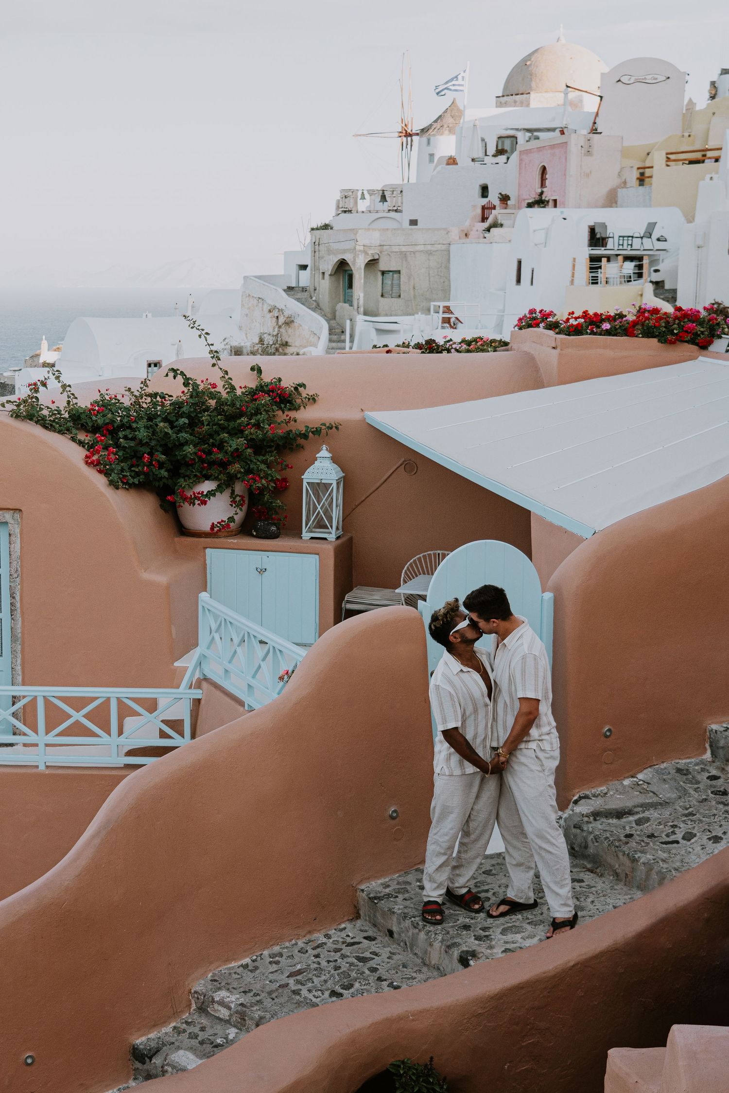 professional-couple-photographer-santorini
