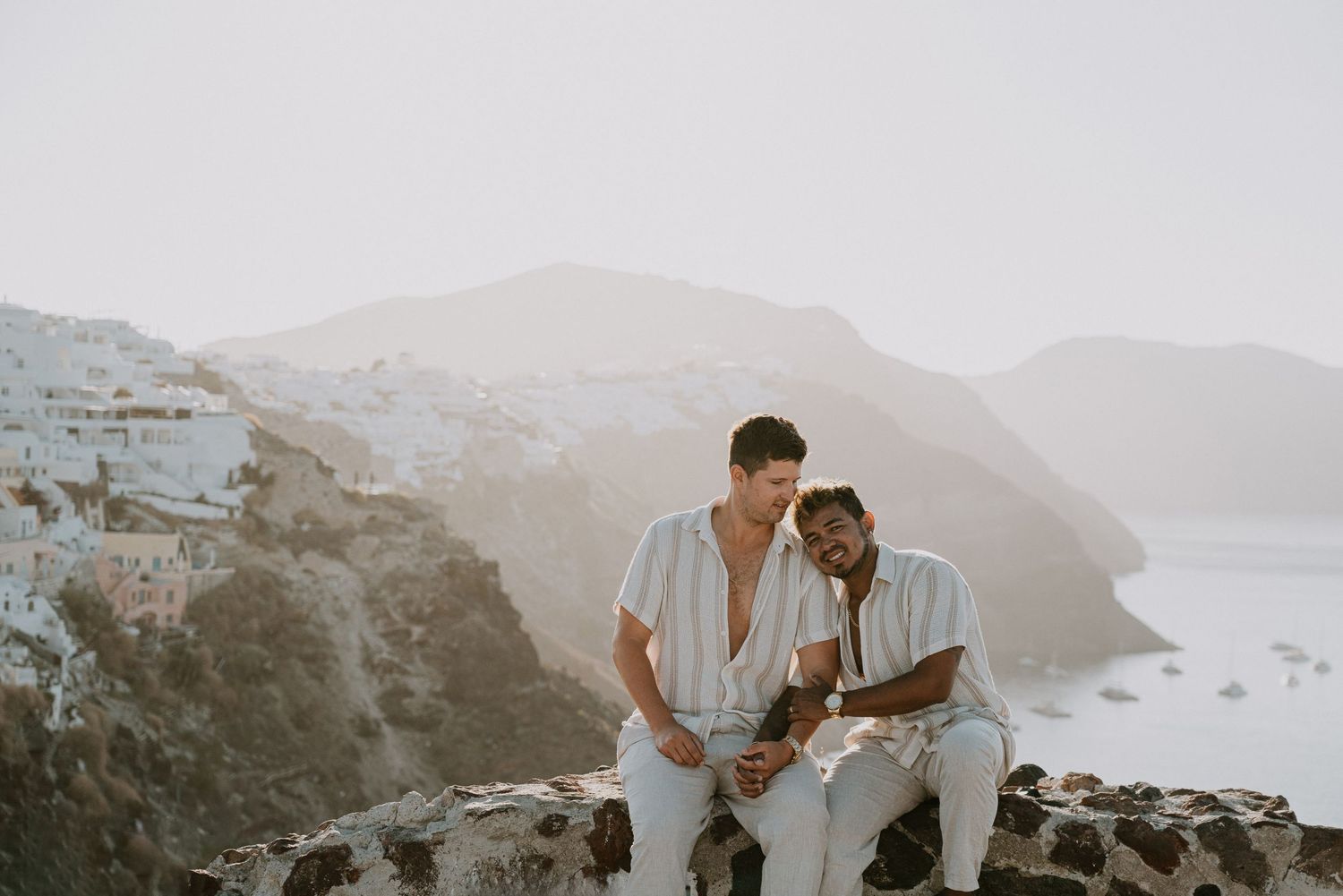 santorini engagement photoshoot cinematic couple oia santorini photographer luxury session