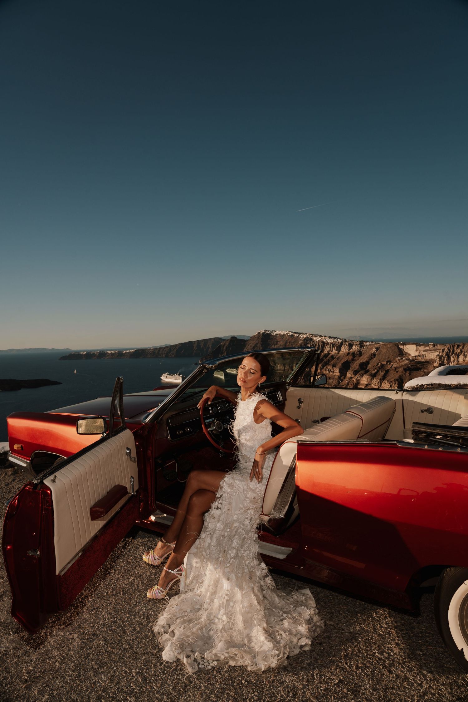 santorini engagement photoshoot cinematic couple oia santorini photographer luxury session