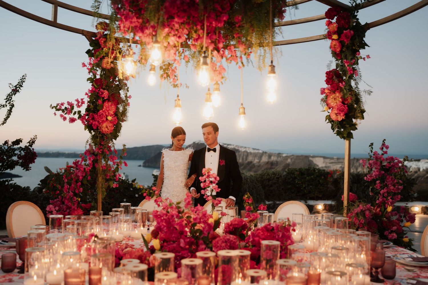 luxury santorini wedding photography caldera view bride groom golden hour santorini photographer

santorini proposal photoshoot romantic cou