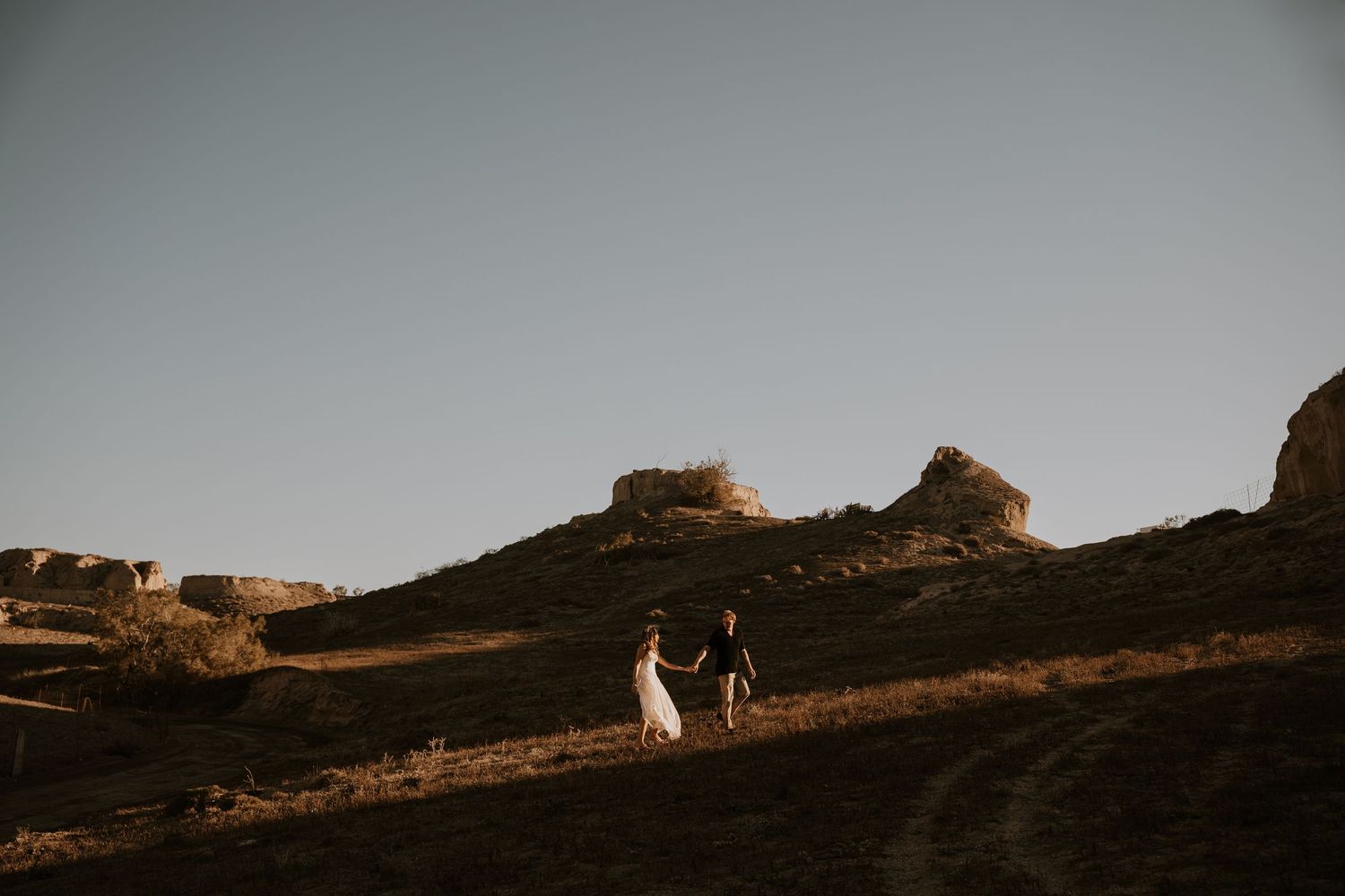 santorini elopement photographer luxury wedding santorini caldera couple ceremony aegean sea view