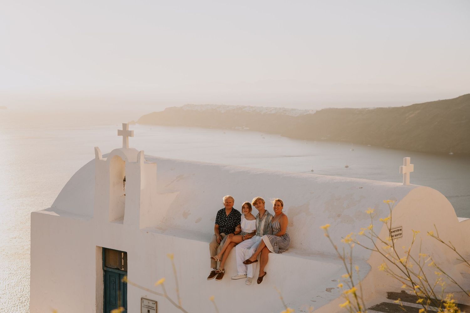 family-photoshoot-santorini