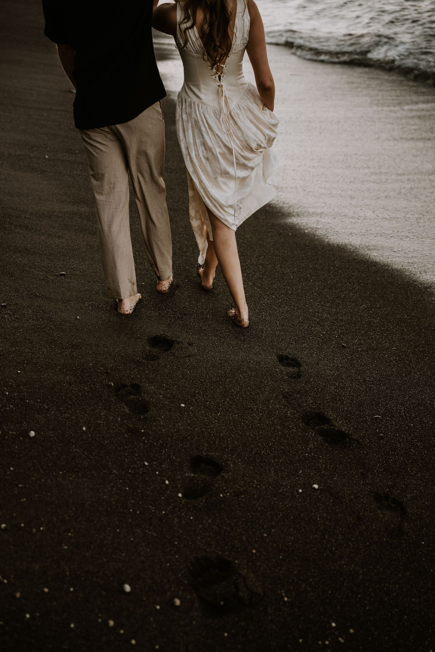 santorini couple photoshoot oia blue domes romantic couple photography santorini greece