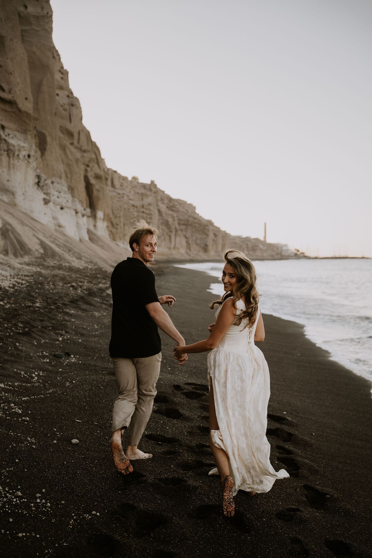 santorini couple photoshoot oia blue domes romantic couple photography santorini greece