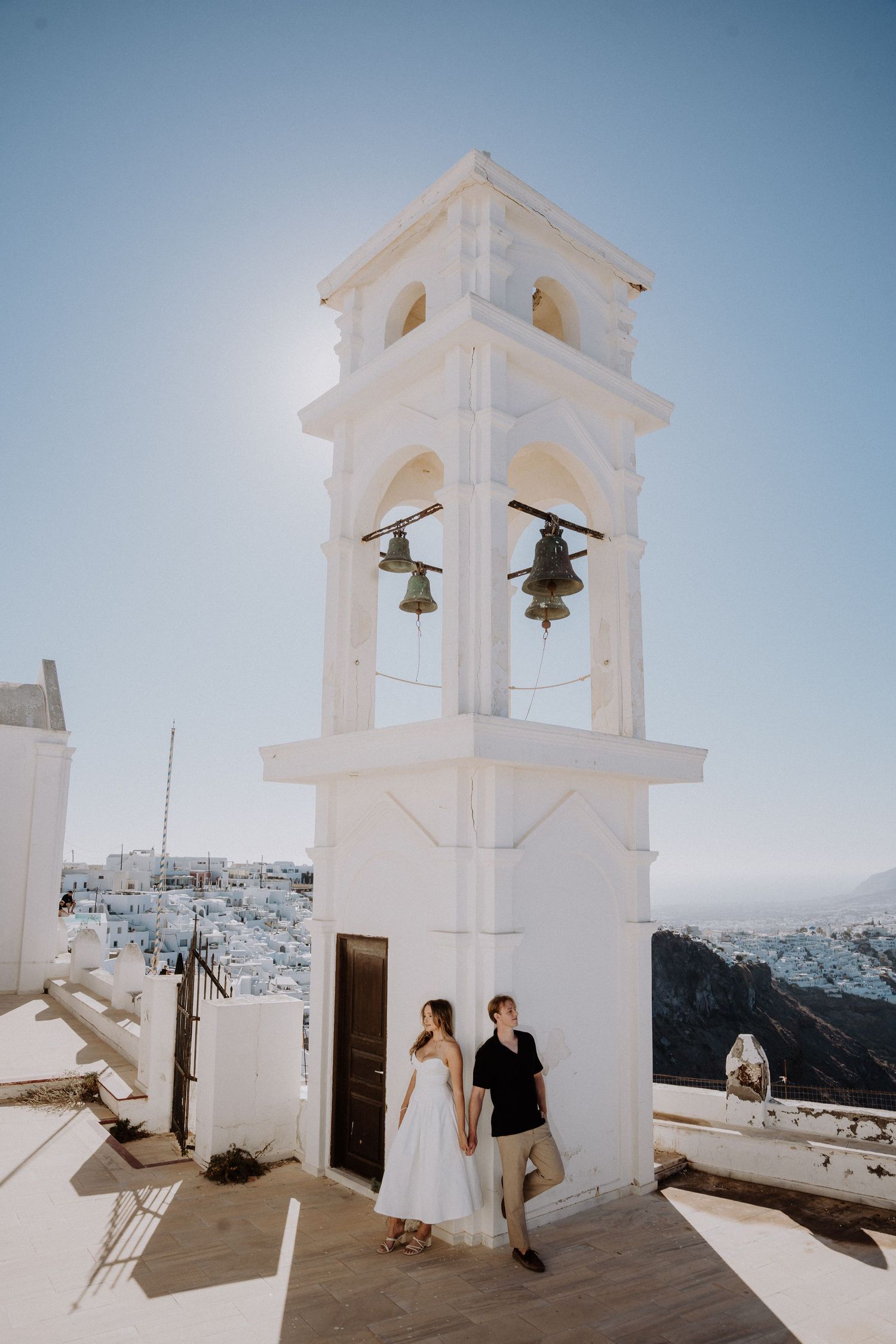 santorini photographer couple session oia sunset blue domes romantic photoshoot greece