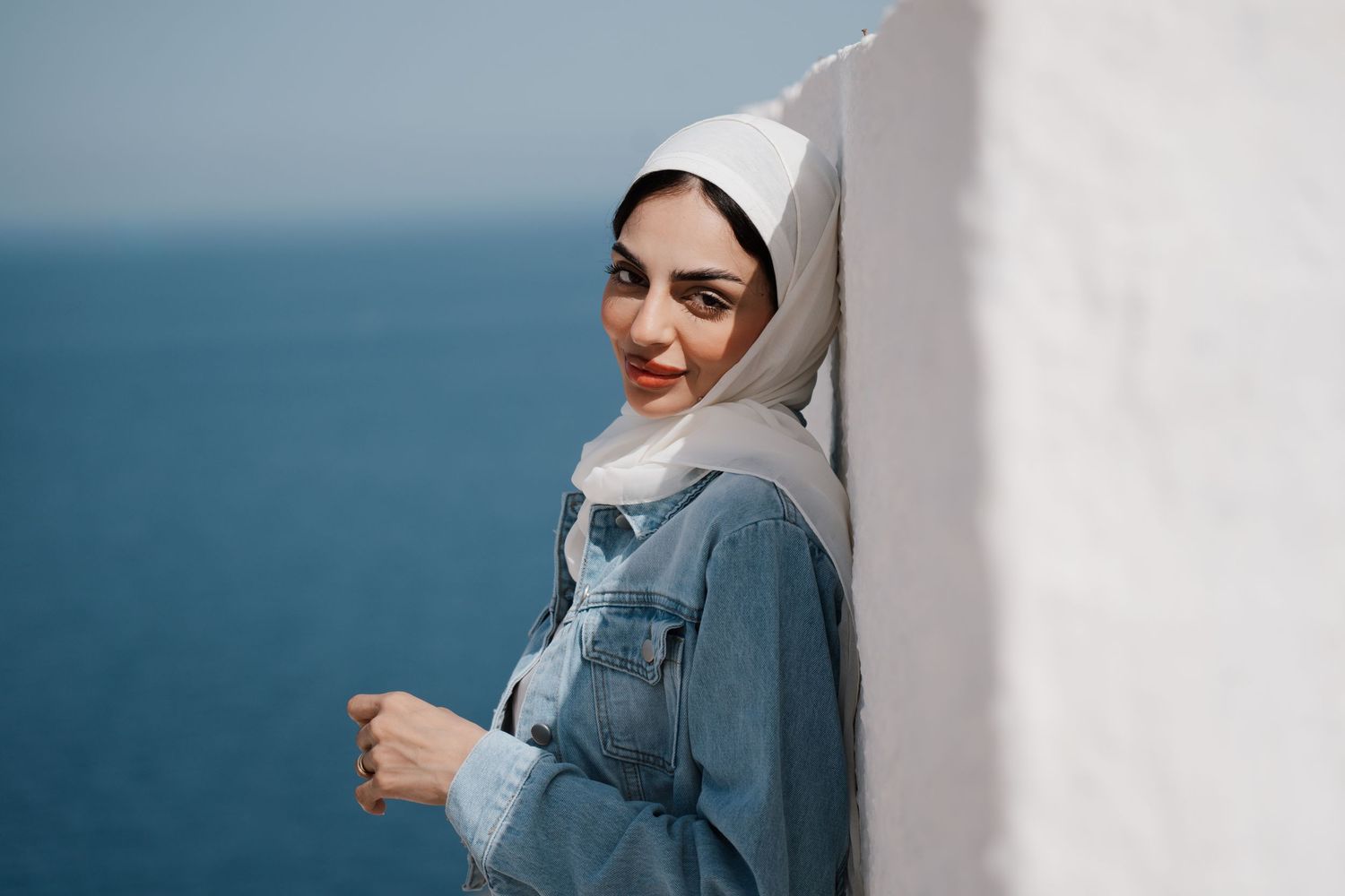 santorini couple photoshoot oia blue domes romantic couple photography santorini greece