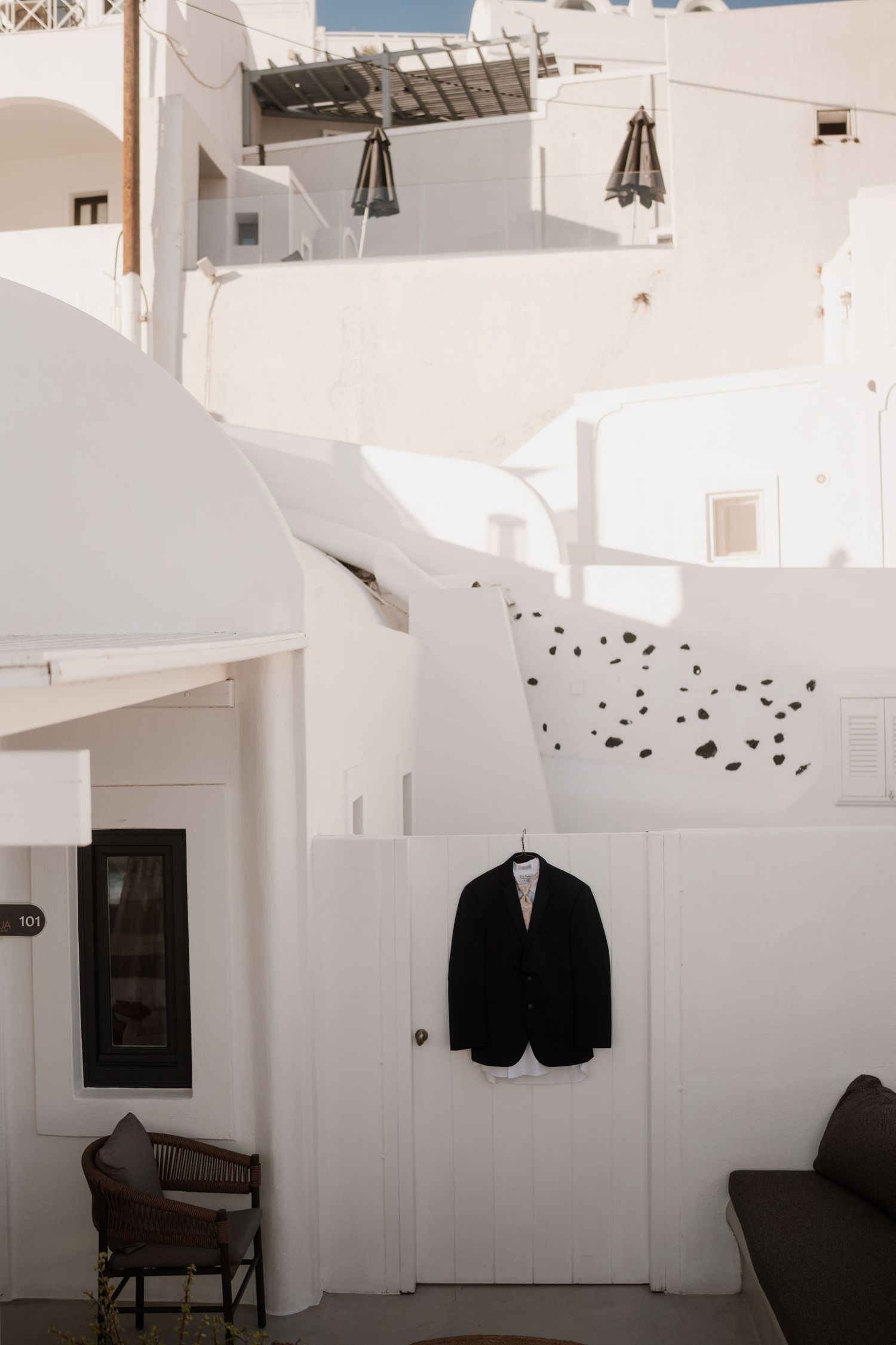 santorini engagement photoshoot cinematic couple oia santorini photographer luxury session
