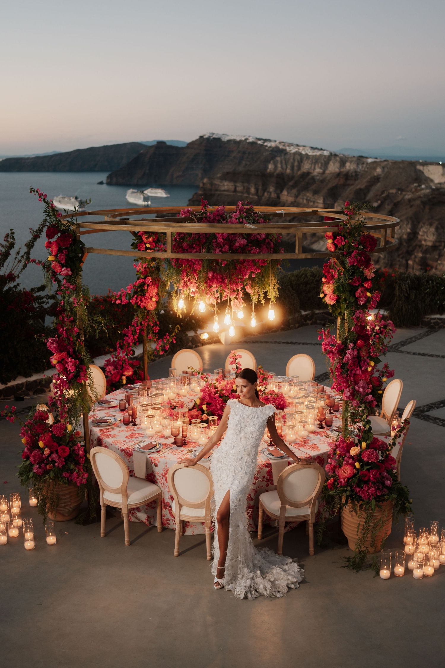 santorini photographer couple session oia sunset blue domes romantic photoshoot greece