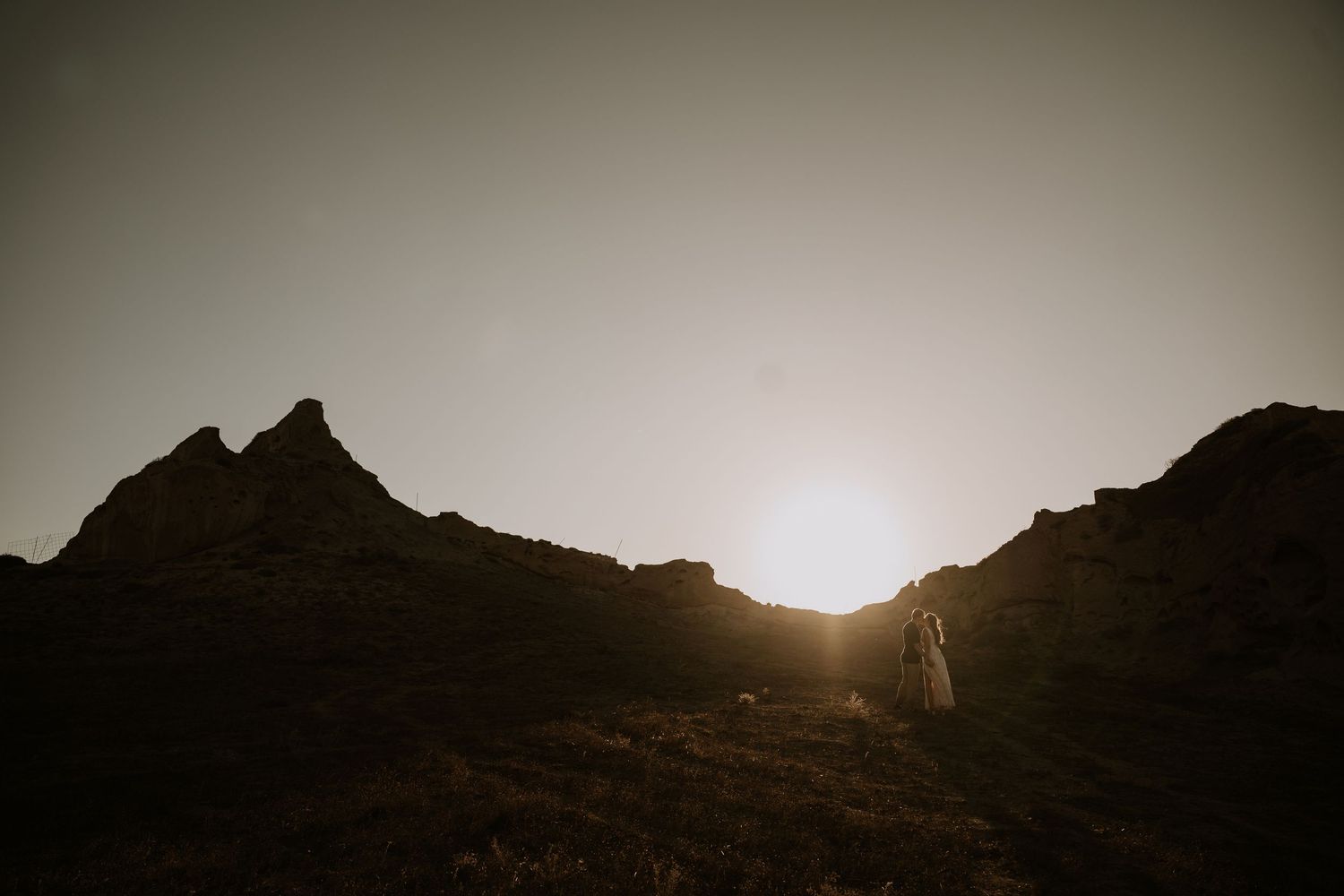 santorini couple photoshoot oia blue domes romantic couple photography santorini photographer greece