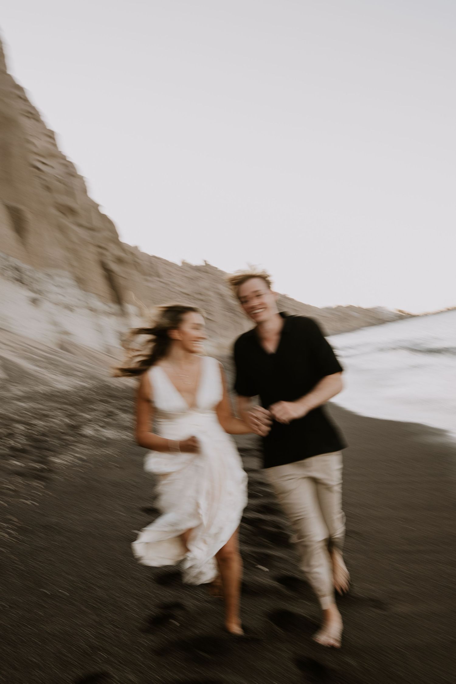 santorini photographer couple session oia sunset blue domes romantic photoshoot greece