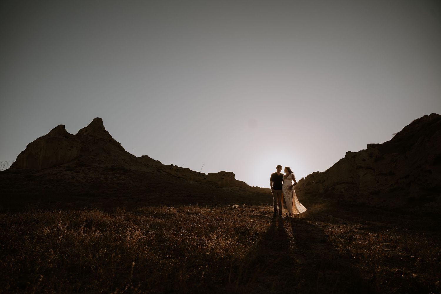 santorini engagement photoshoot cinematic couple photography oia santorini photographer luxury session