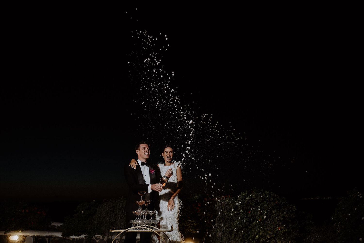 luxury santorini wedding photography caldera view bride groom golden hour santorini photographer

santorini proposal photoshoot romantic cou