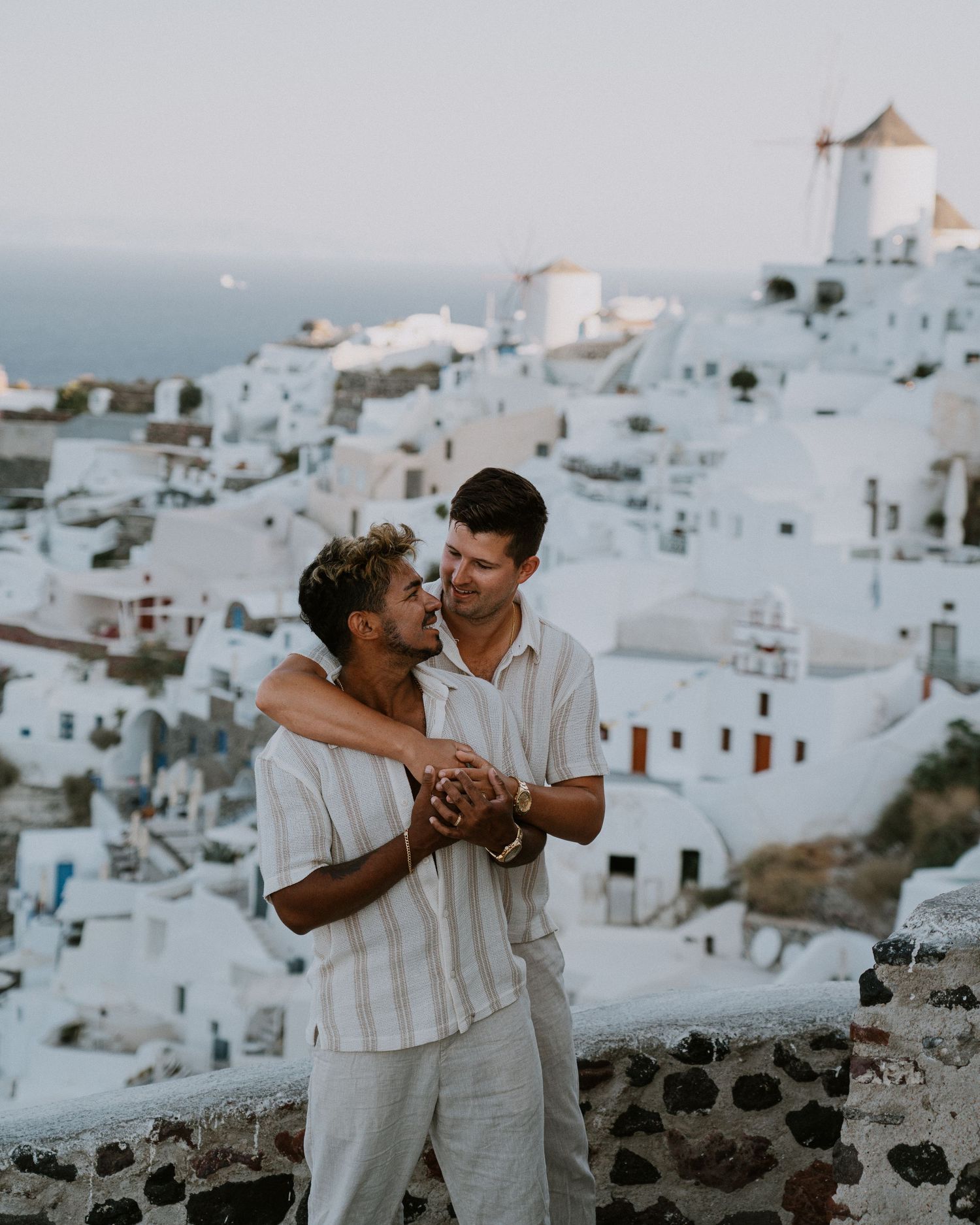 santorini engagement photoshoot cinematic couple oia santorini photographer luxury session