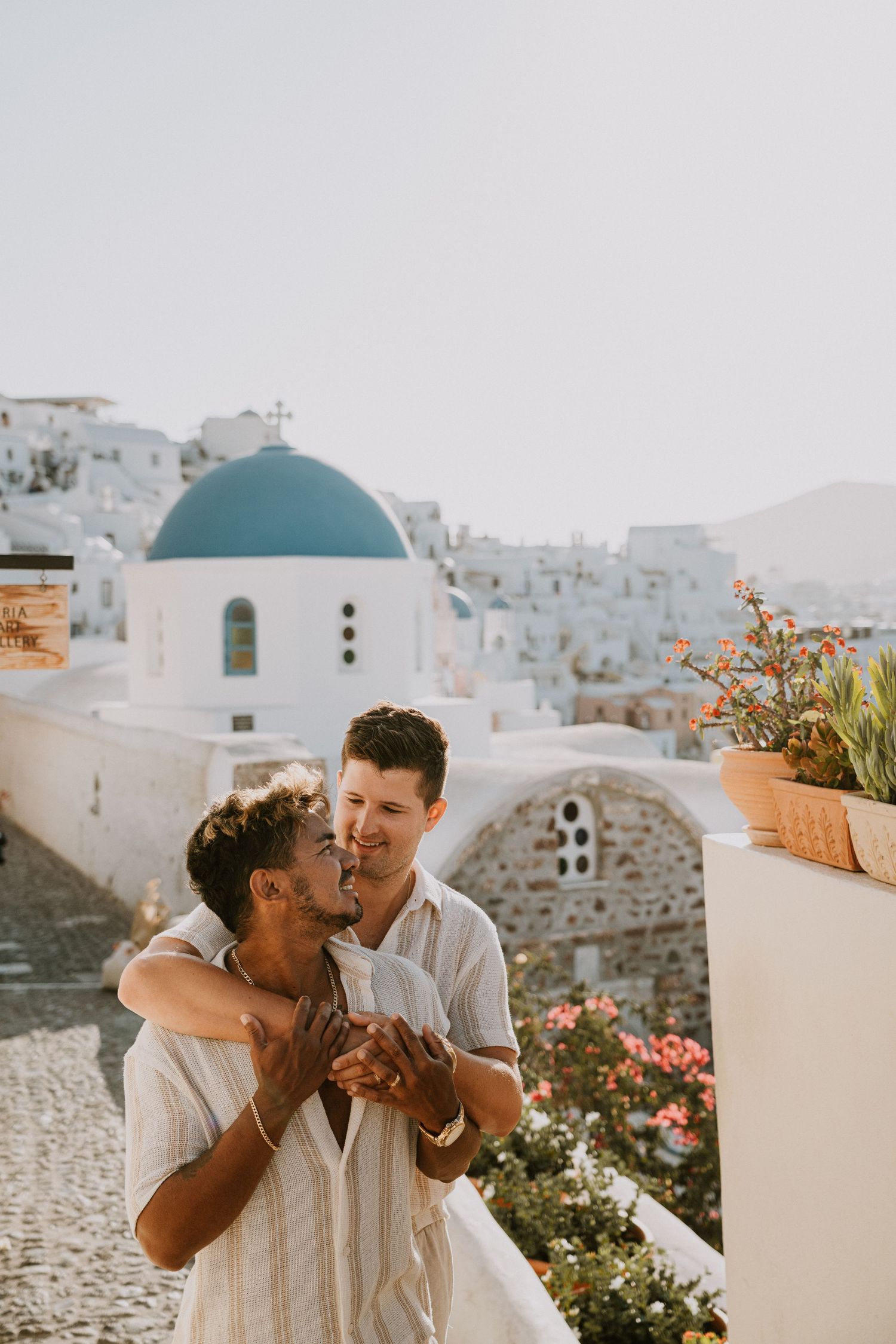 professional-couple-photographer-santorini