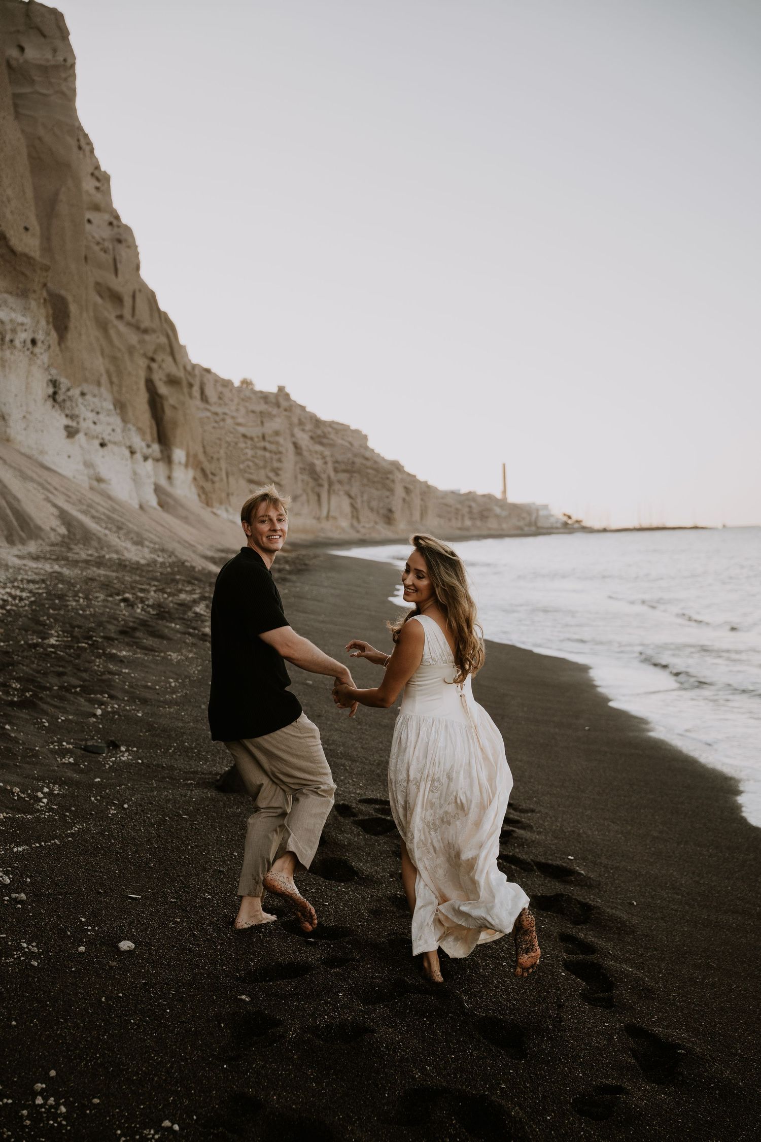 santorini photographer couple session oia sunset blue domes romantic photoshoot greece