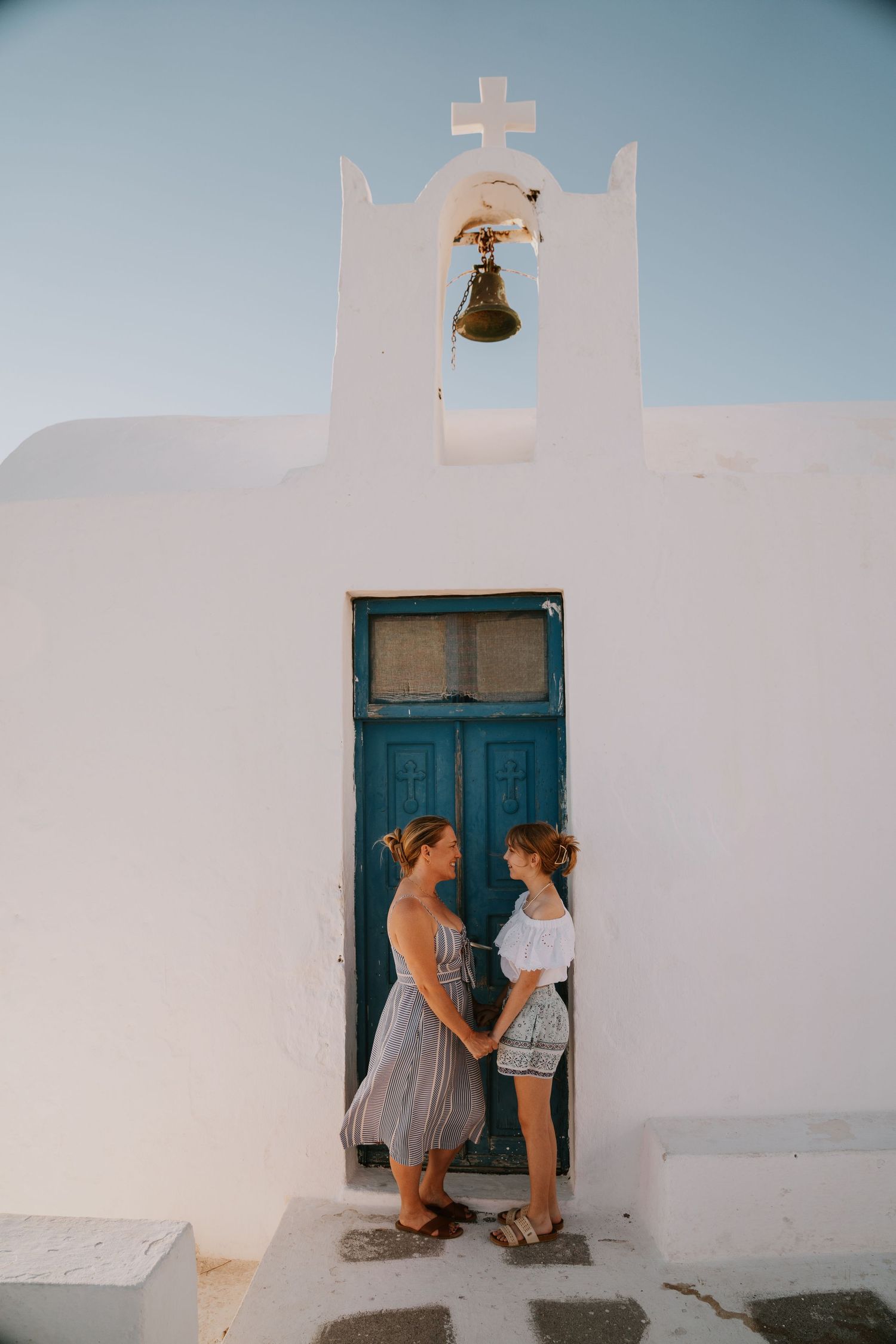 family-photoshoot-santorini