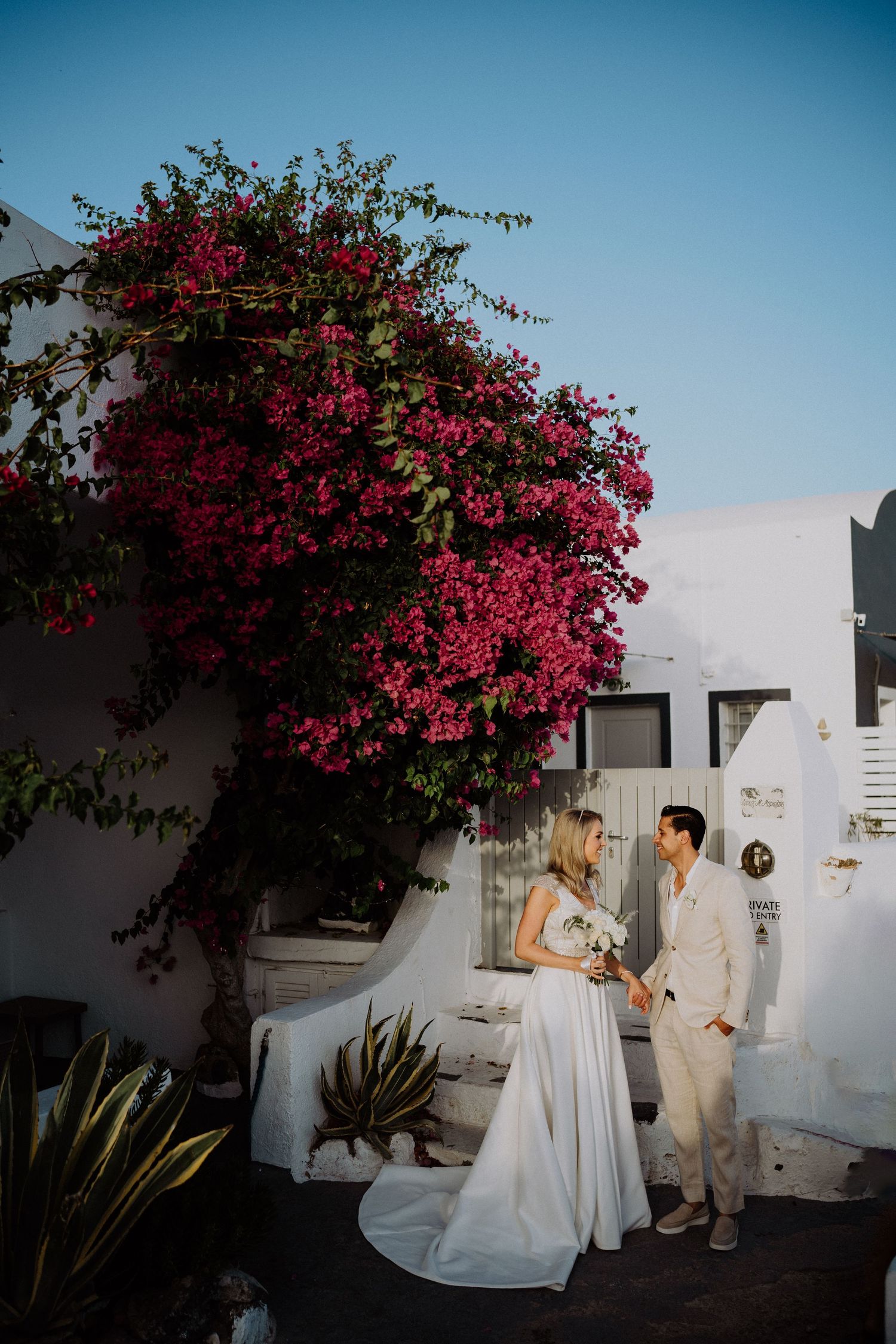 santorini engagement photoshoot cinematic couple oia santorini photographer luxury session