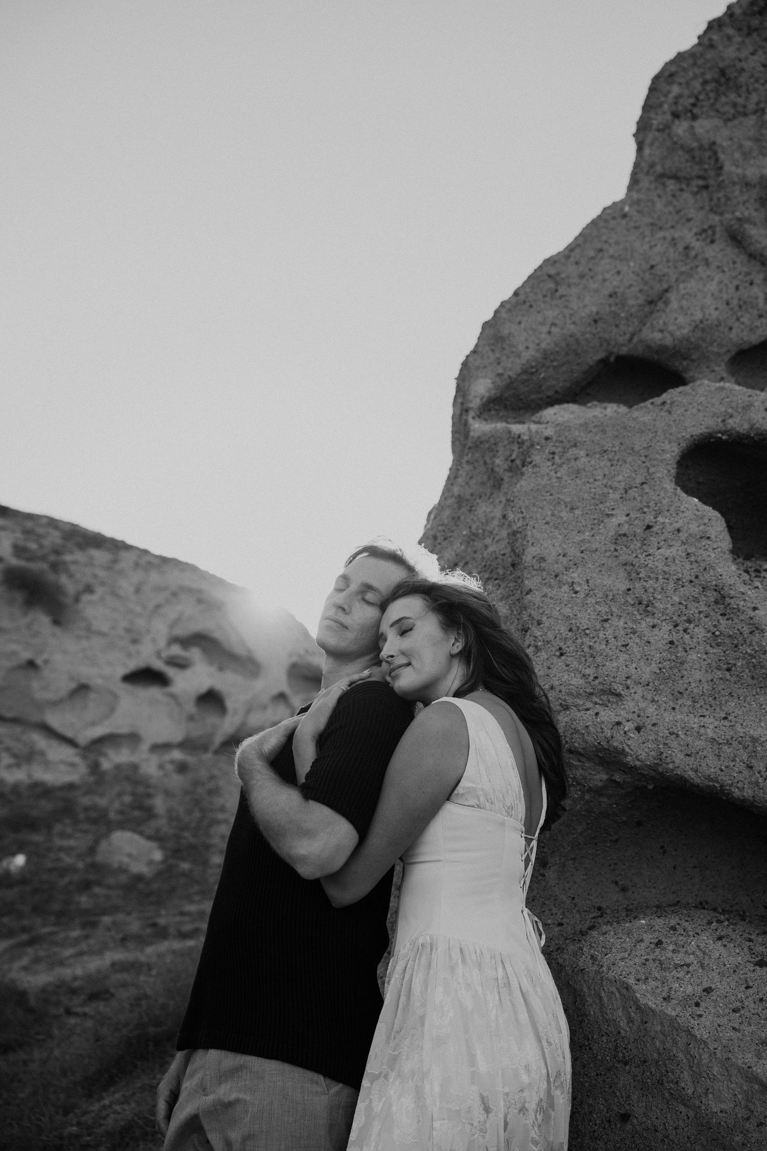 santorini engagement photoshoot cinematic couple photography oia santorini photographer luxury session