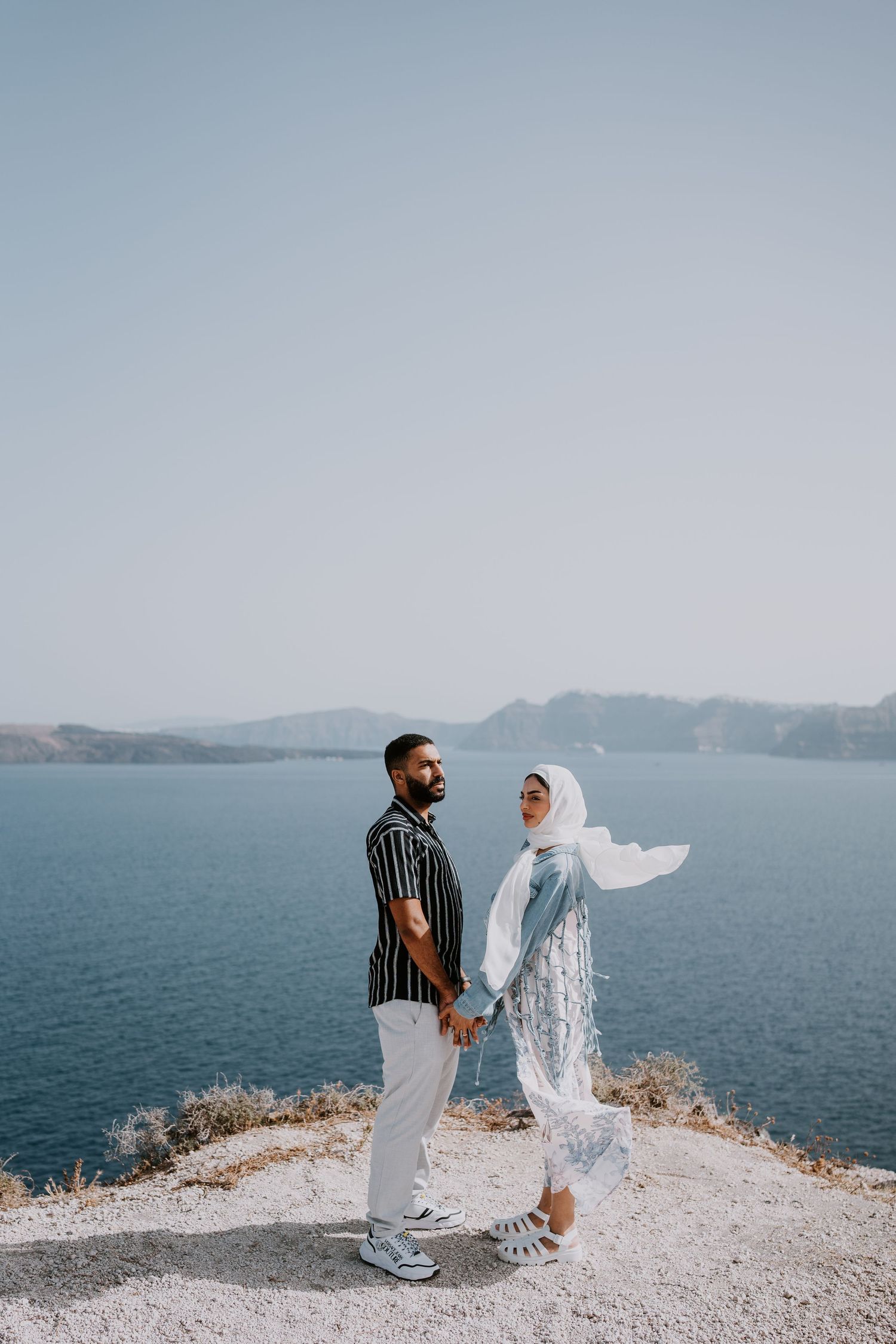 santorini photographer couple session oia sunset blue domes romantic photoshoot greece
