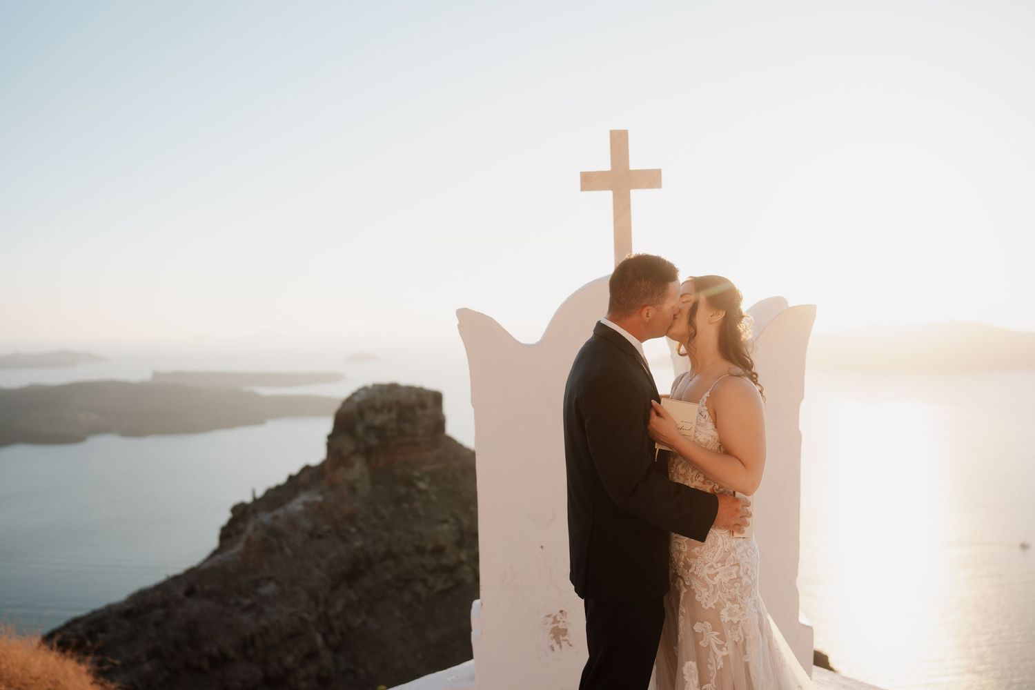 santorini engagement photoshoot cinematic couple oia santorini photographer luxury session