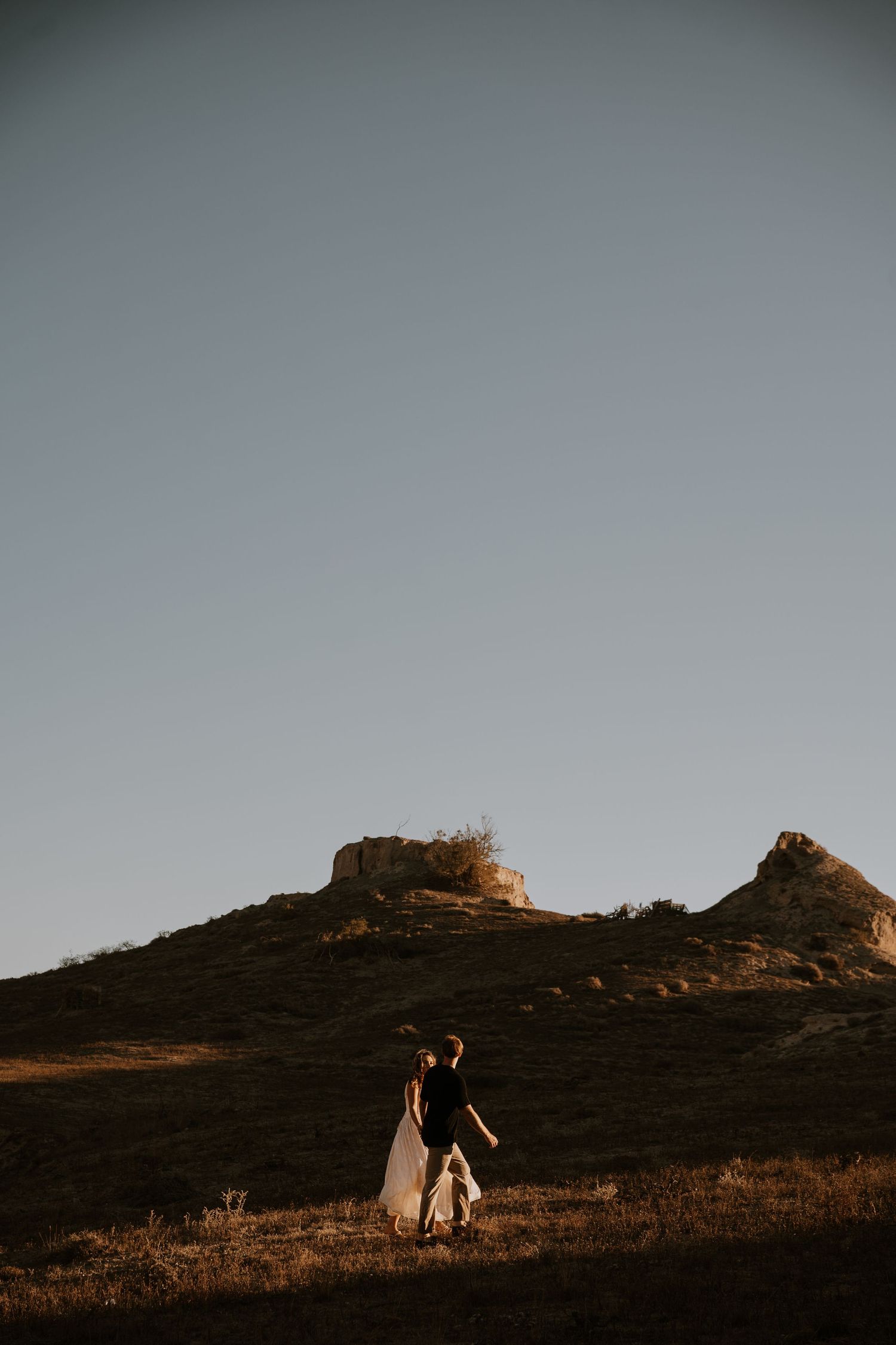 santorini elopement photographer luxury wedding santorini caldera couple ceremony aegean sea view