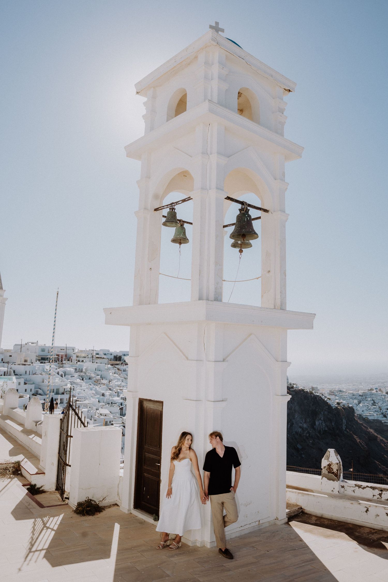 santorini photographer couple session oia sunset blue domes romantic photoshoot greece