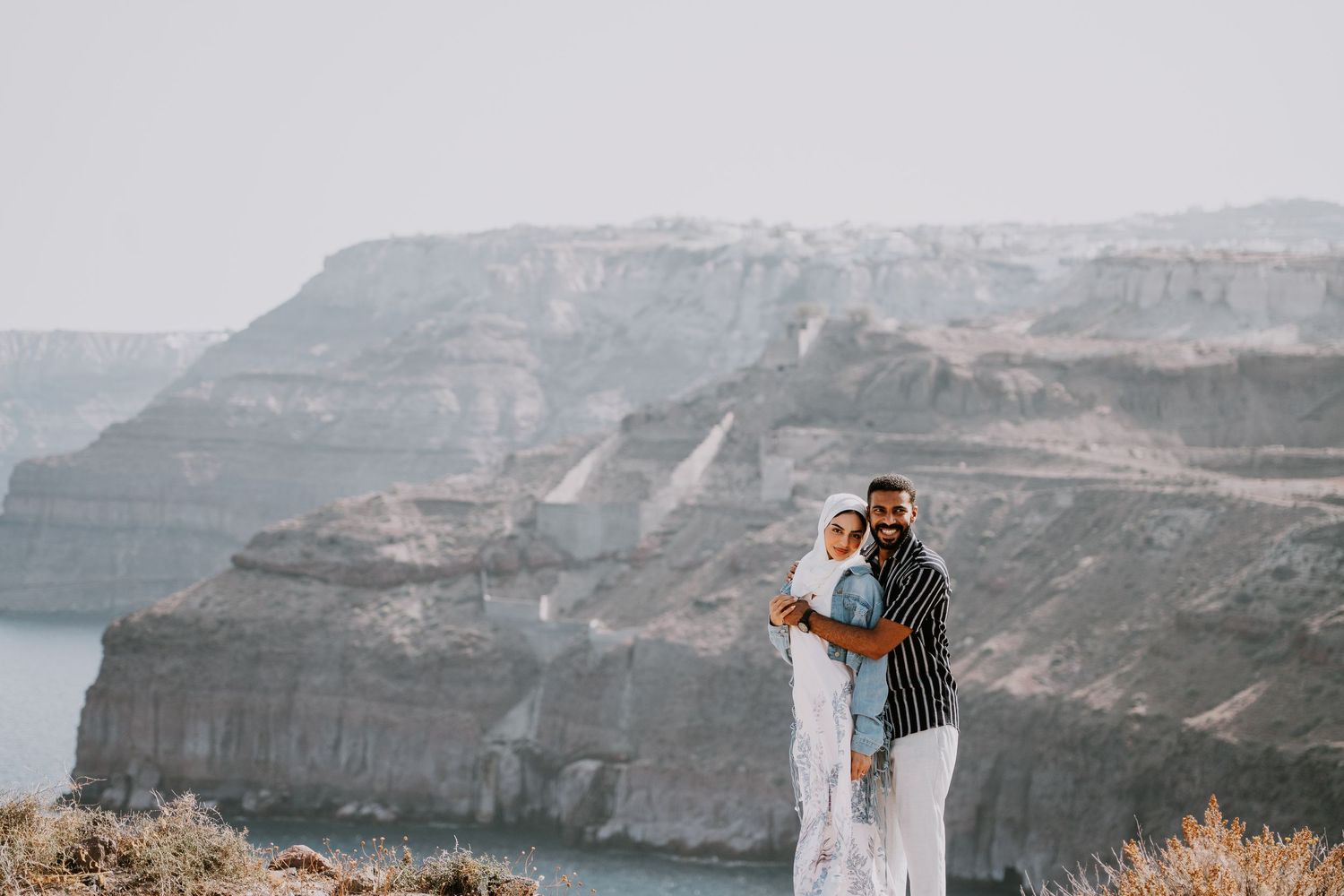 santorini photographer couple session oia sunset blue domes romantic photoshoot greece