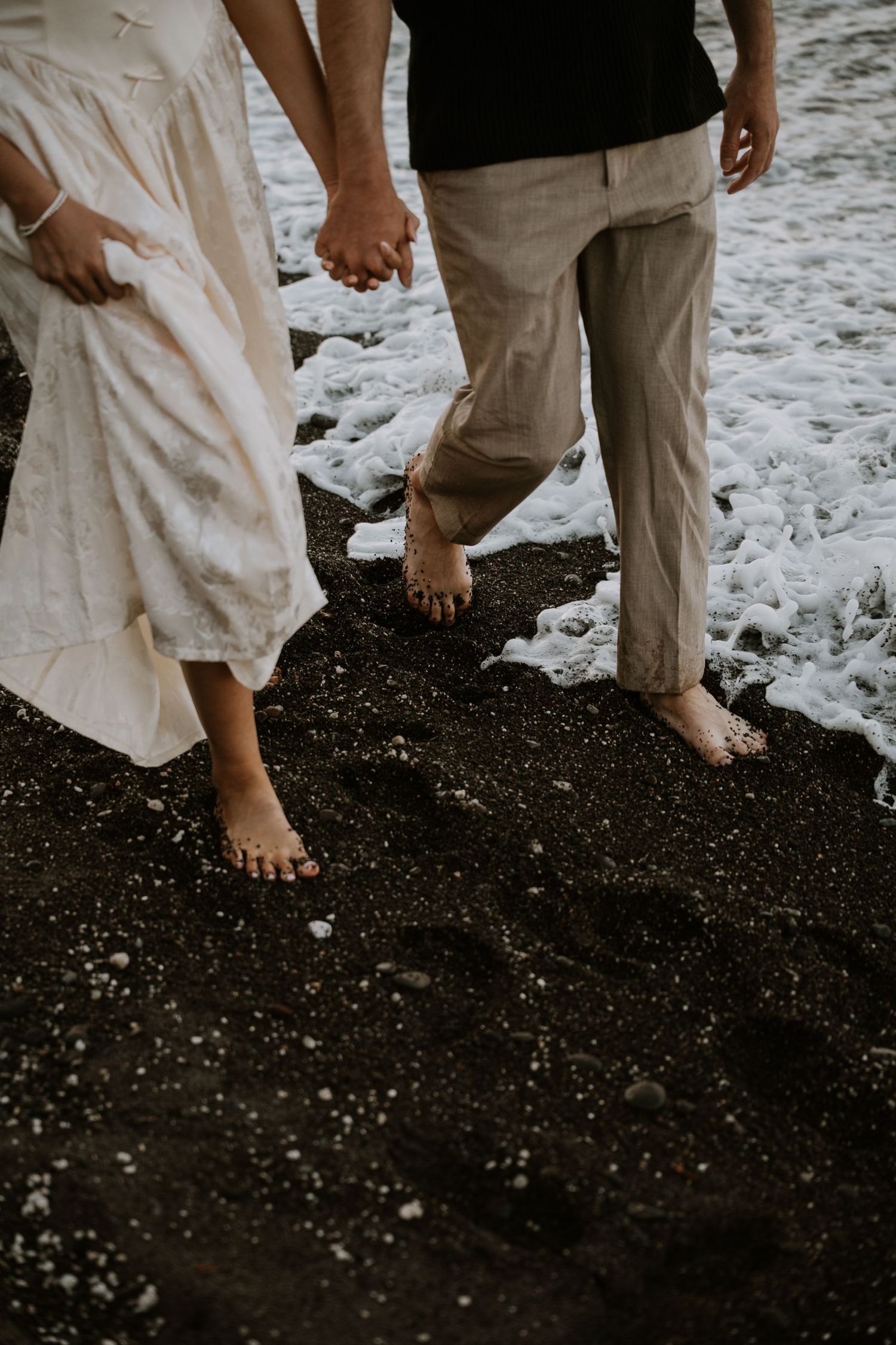 santorini couple photoshoot oia blue domes romantic couple photography santorini greece