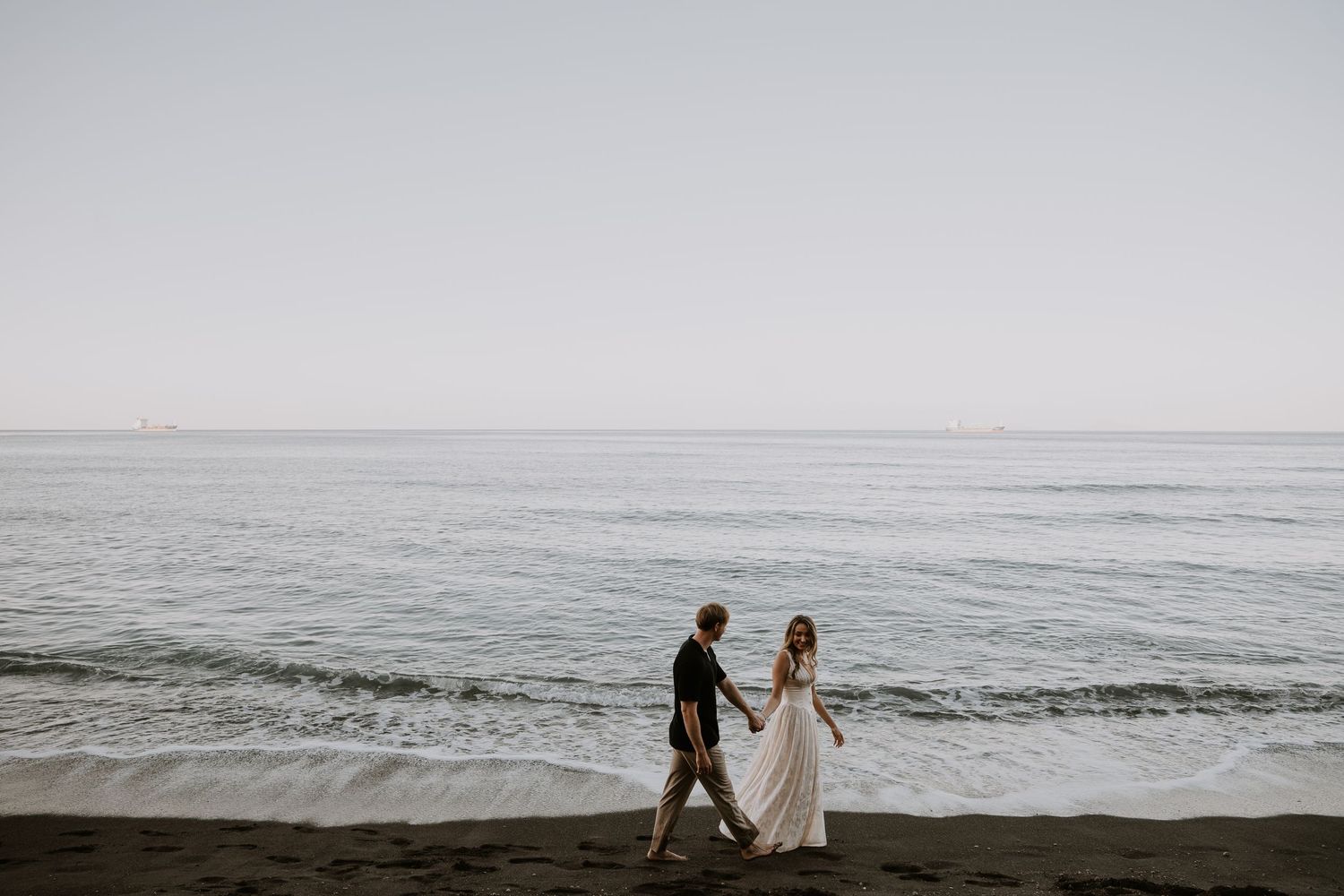 santorini engagement photoshoot cinematic couple oia santorini photographer luxury session