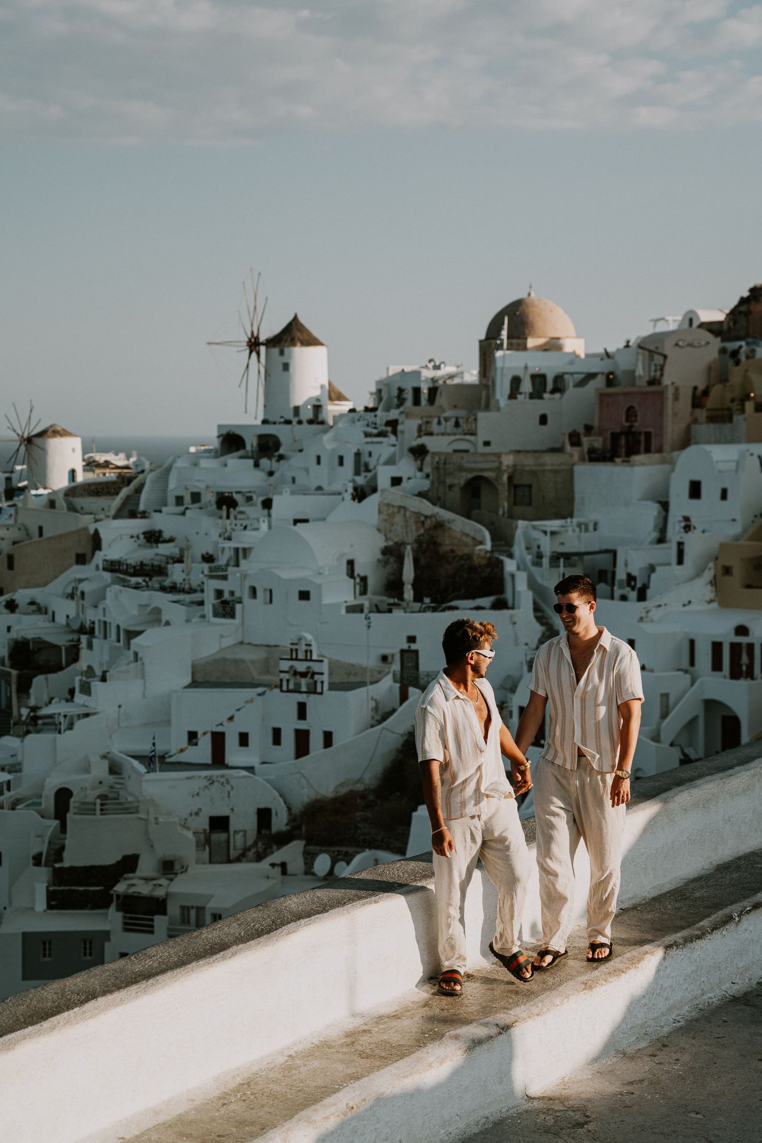 santorini engagement photoshoot cinematic couple oia santorini photographer luxury session
