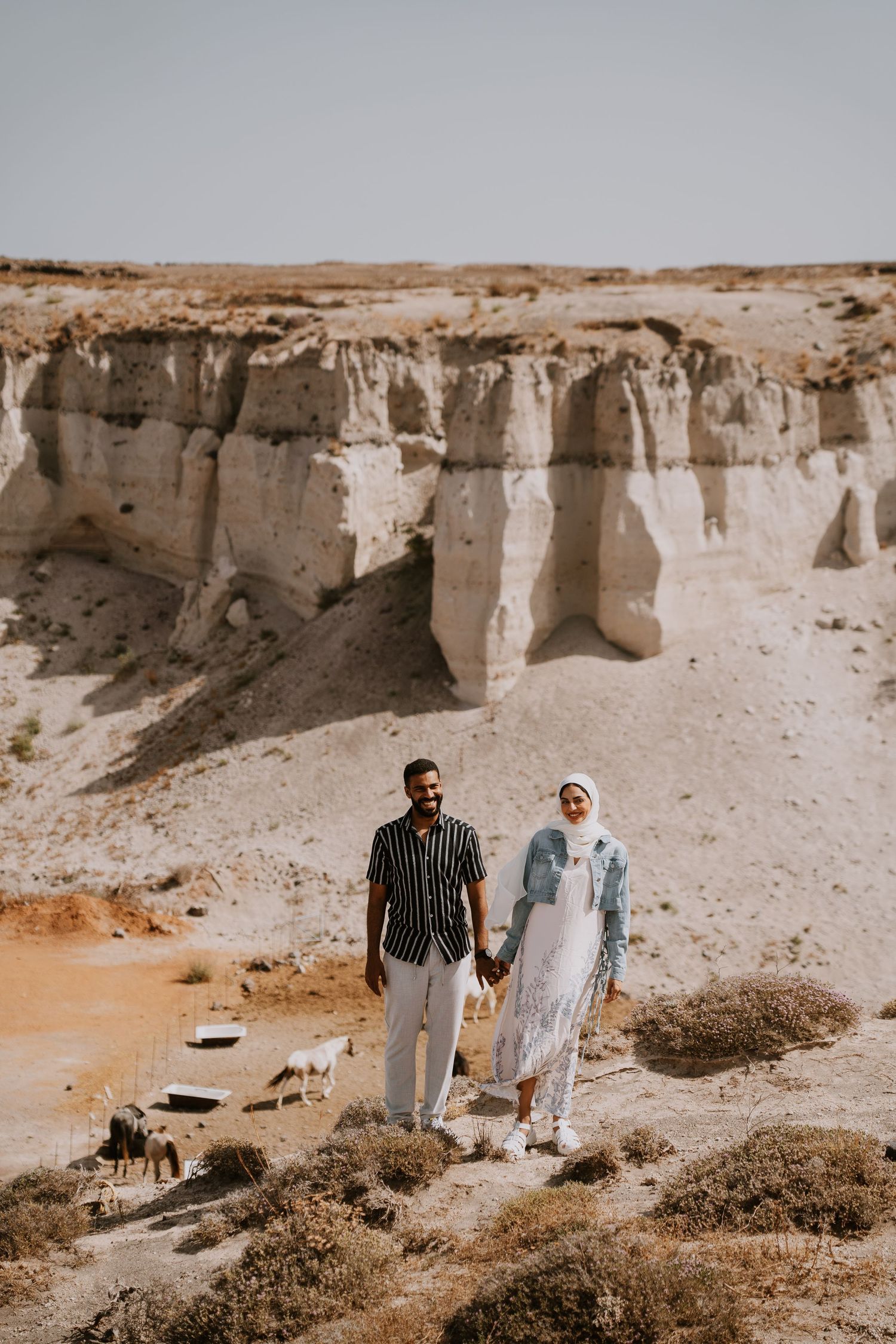santorini couple photoshoot oia blue domes romantic couple photography santorini greece