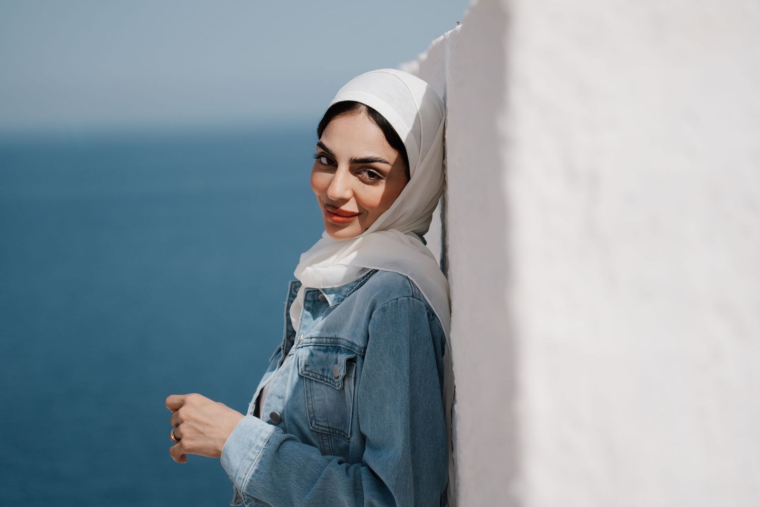 santorini photographer couple session oia sunset blue domes romantic photoshoot greece