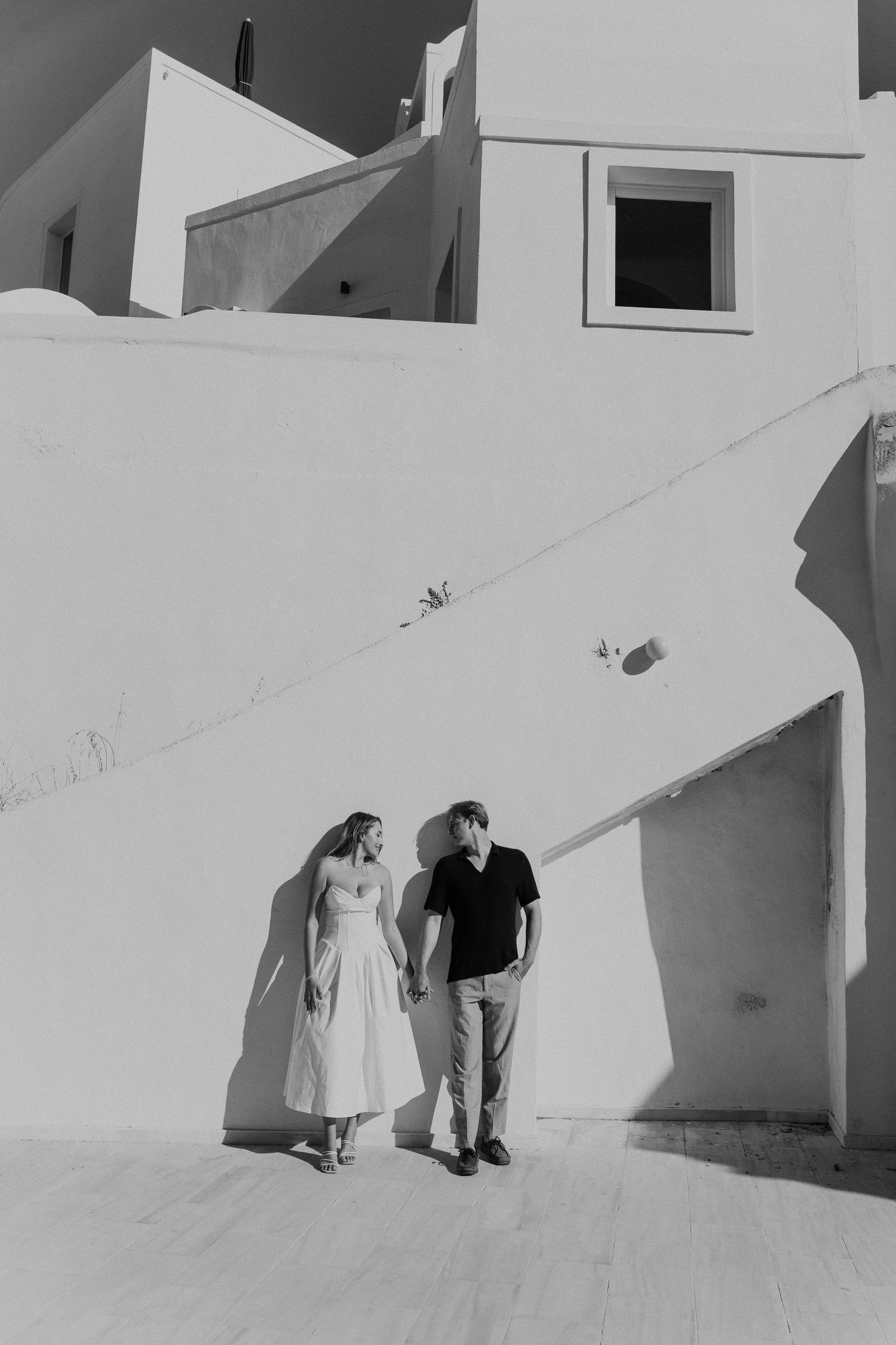 santorini photographer couple session oia sunset blue domes romantic photoshoot greece