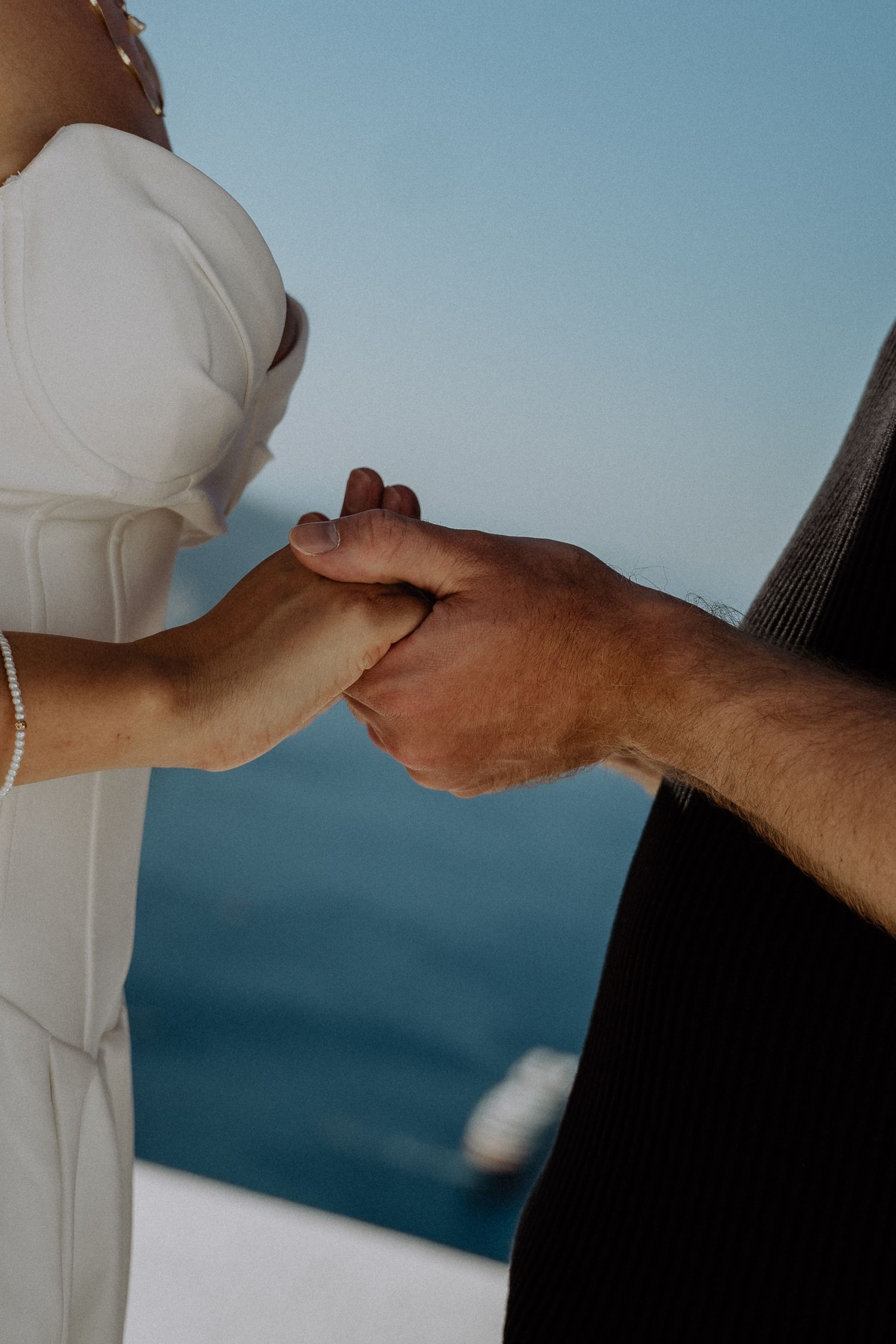 santorini couple photoshoot oia blue domes romantic couple photography santorini greece