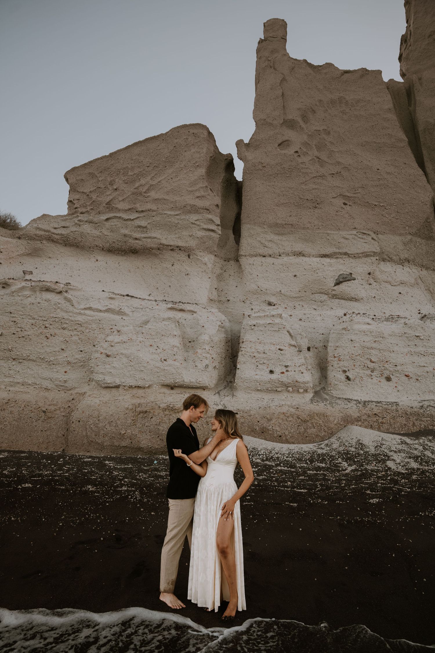 santorini elopement photographer luxury wedding santorini caldera couple ceremony aegean sea view
