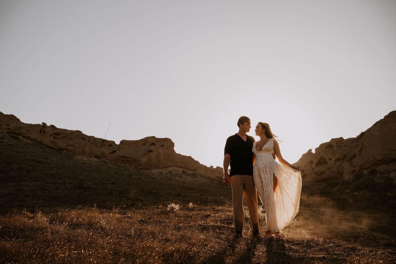 santorini couple photoshoot oia blue domes romantic couple photography santorini photographer greece
