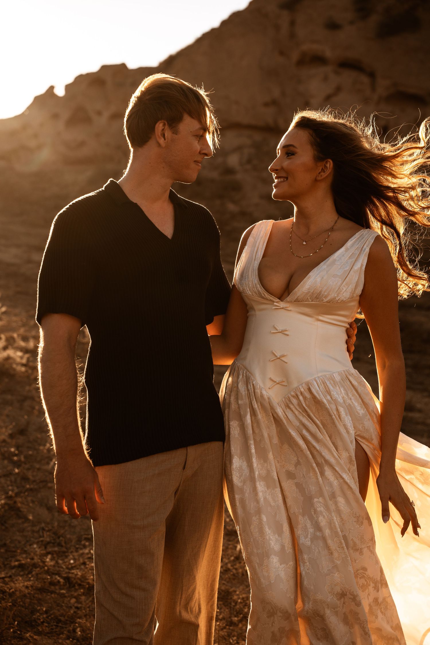 santorini engagement photoshoot cinematic couple photography oia santorini photographer luxury session