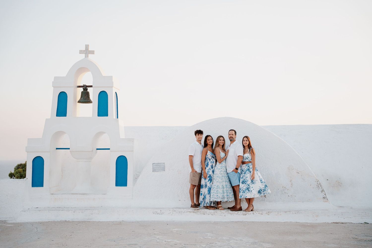 santorini photographer family session oia sunset blue domes romantic photoshoot santorini greece