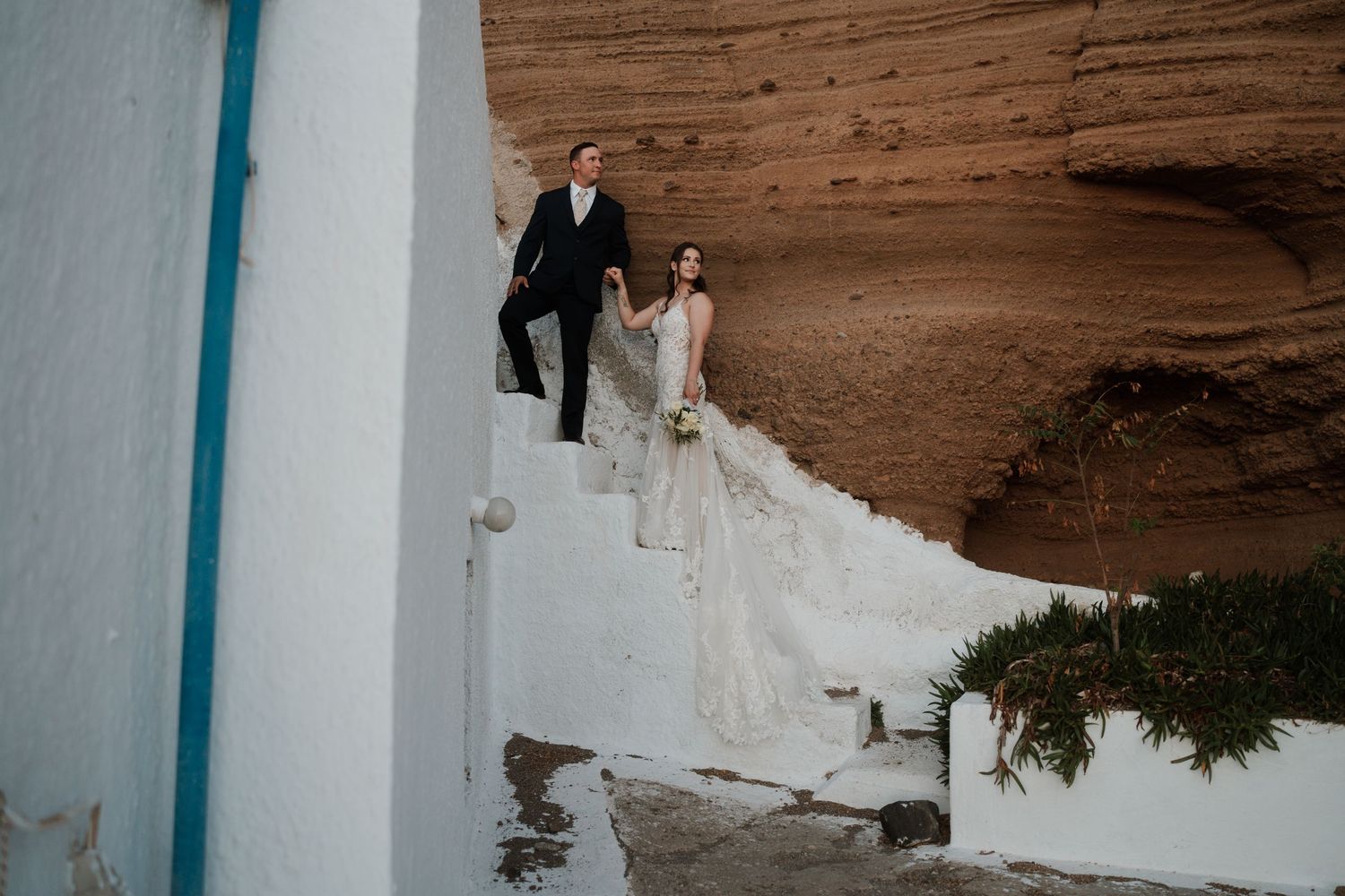 luxury santorini wedding photography caldera view bride groom sunset santorini photographer
