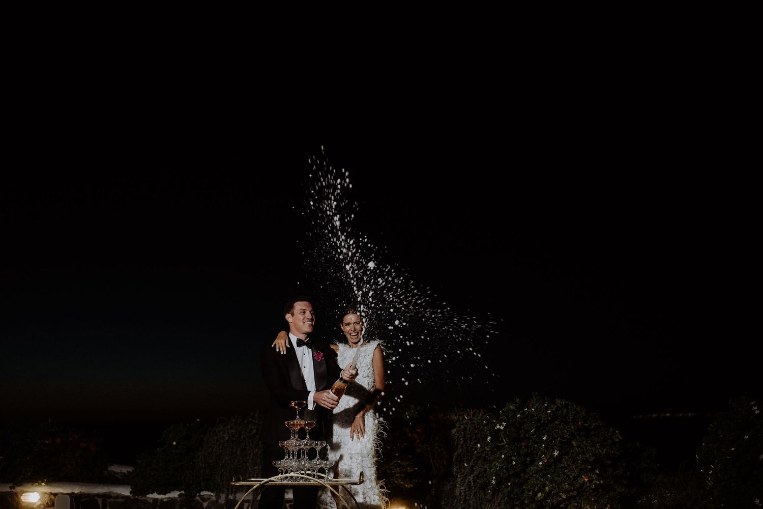 luxury santorini wedding photography caldera view bride groom golden hour santorini photographer

santorini proposal photoshoot romantic cou