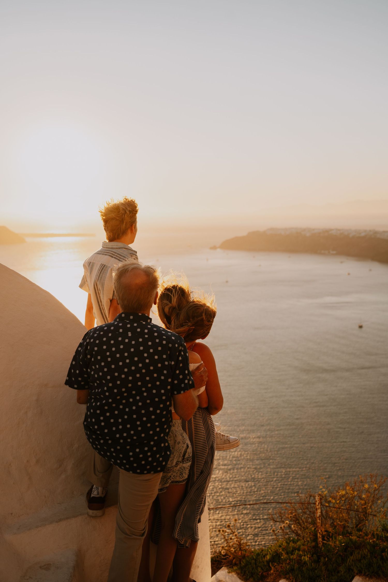 family-photoshoot-santorini