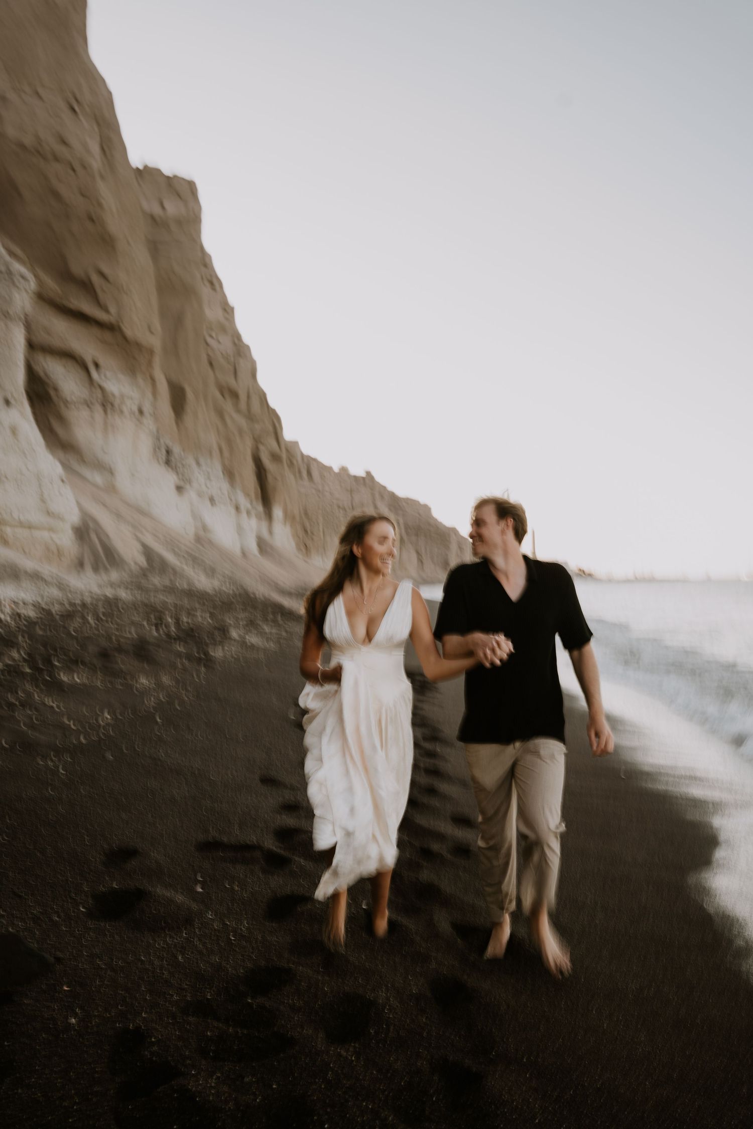 santorini photographer couple session oia sunset blue domes romantic photoshoot greece