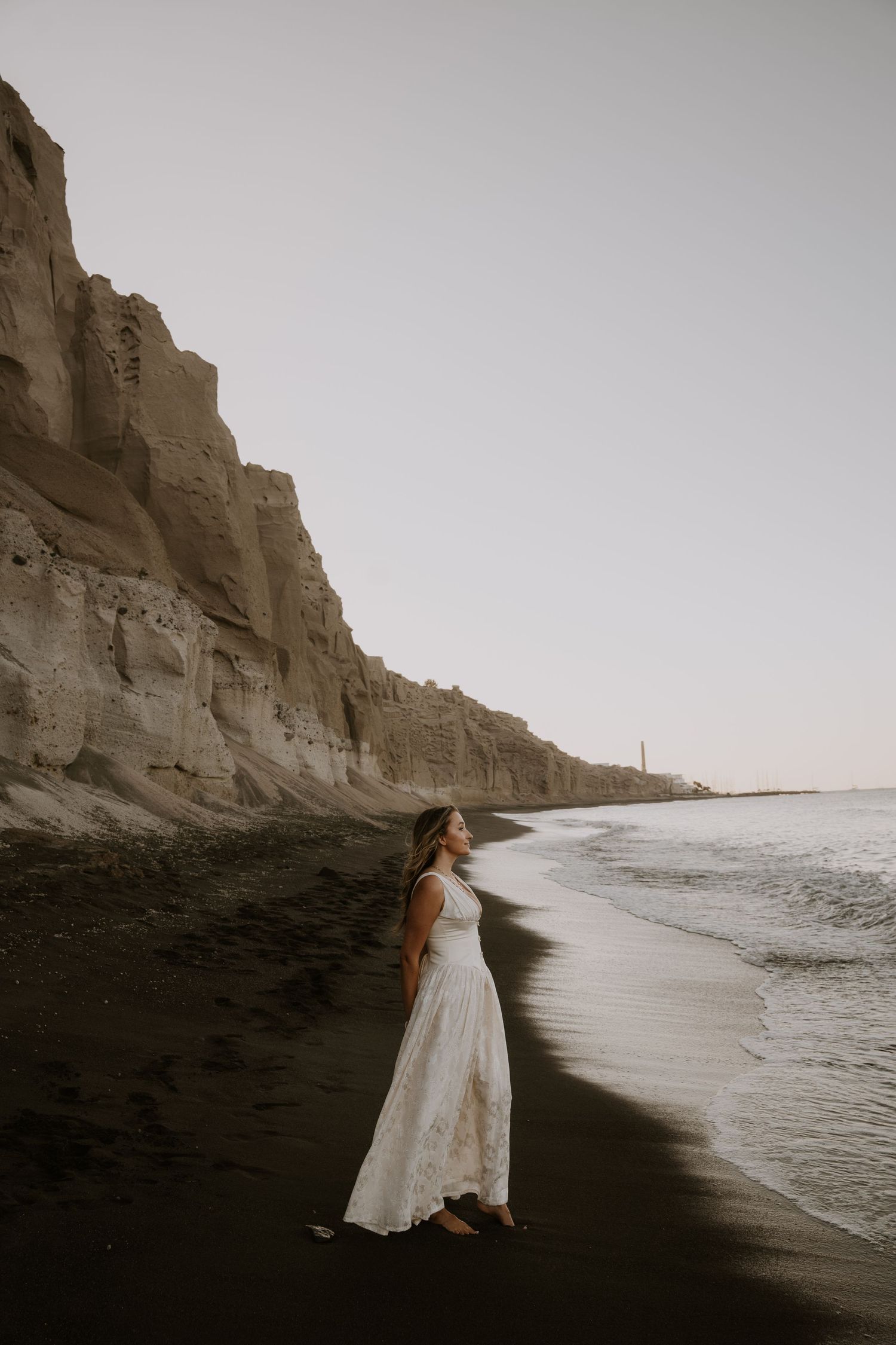 santorini photographer couple session oia sunset blue domes romantic photoshoot greece