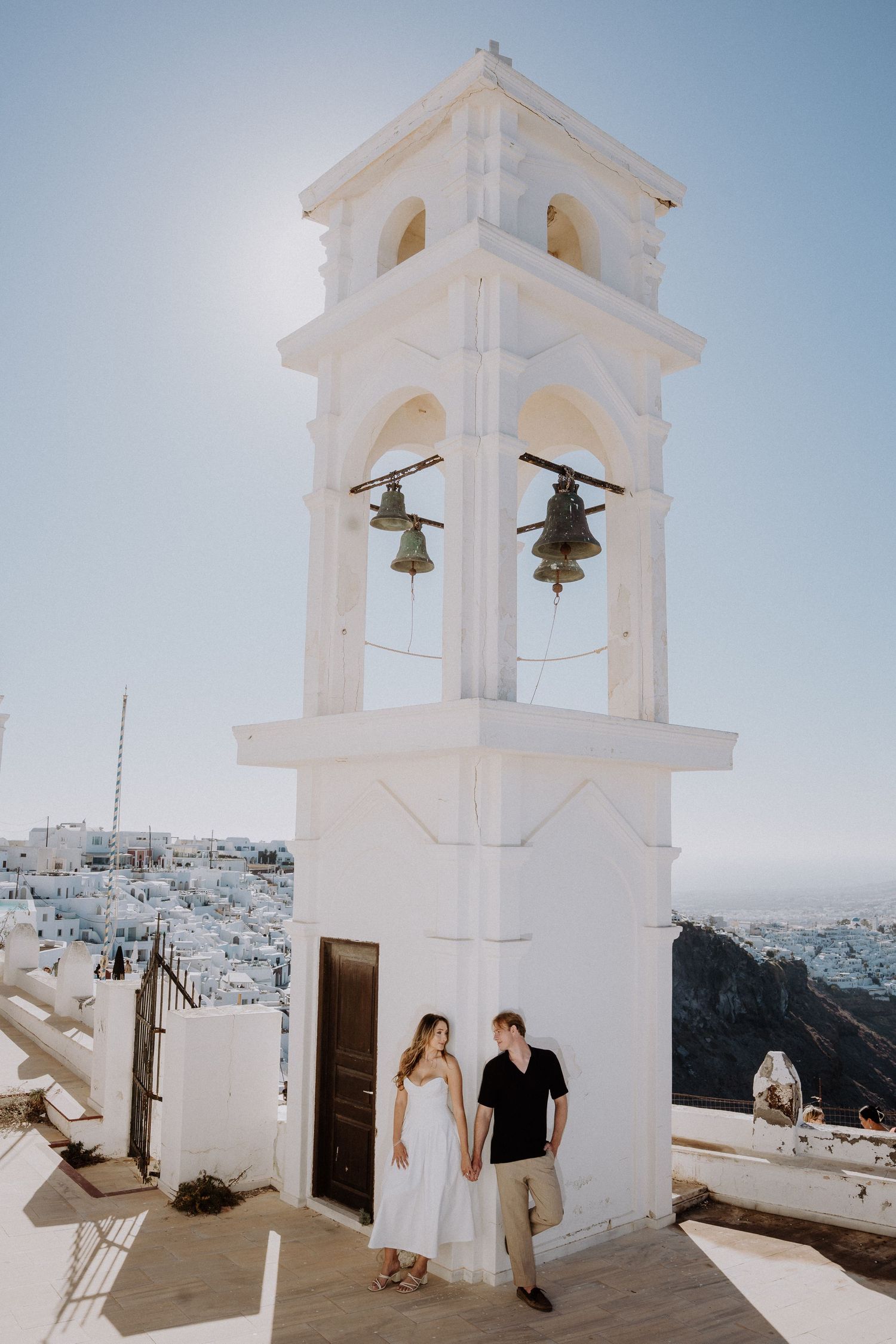 santorini photographer couple session oia sunset blue domes romantic photoshoot greece