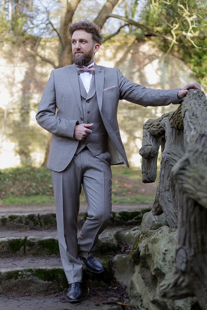 Portrait Romain en costume - BAC. photographie