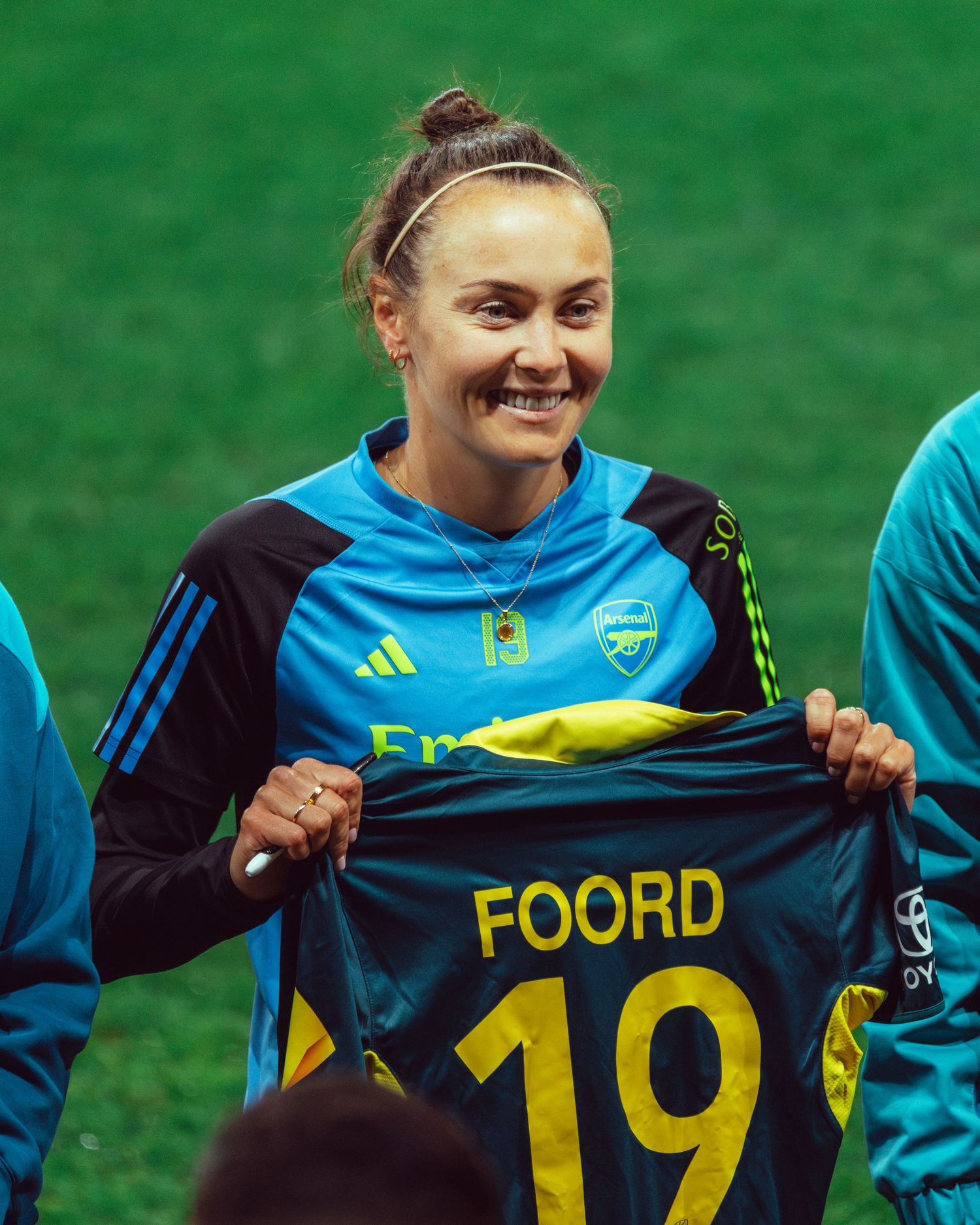 Catlin Foord matildas player sports photographer captures Soccer player displaying team jersey number 19 on green field.